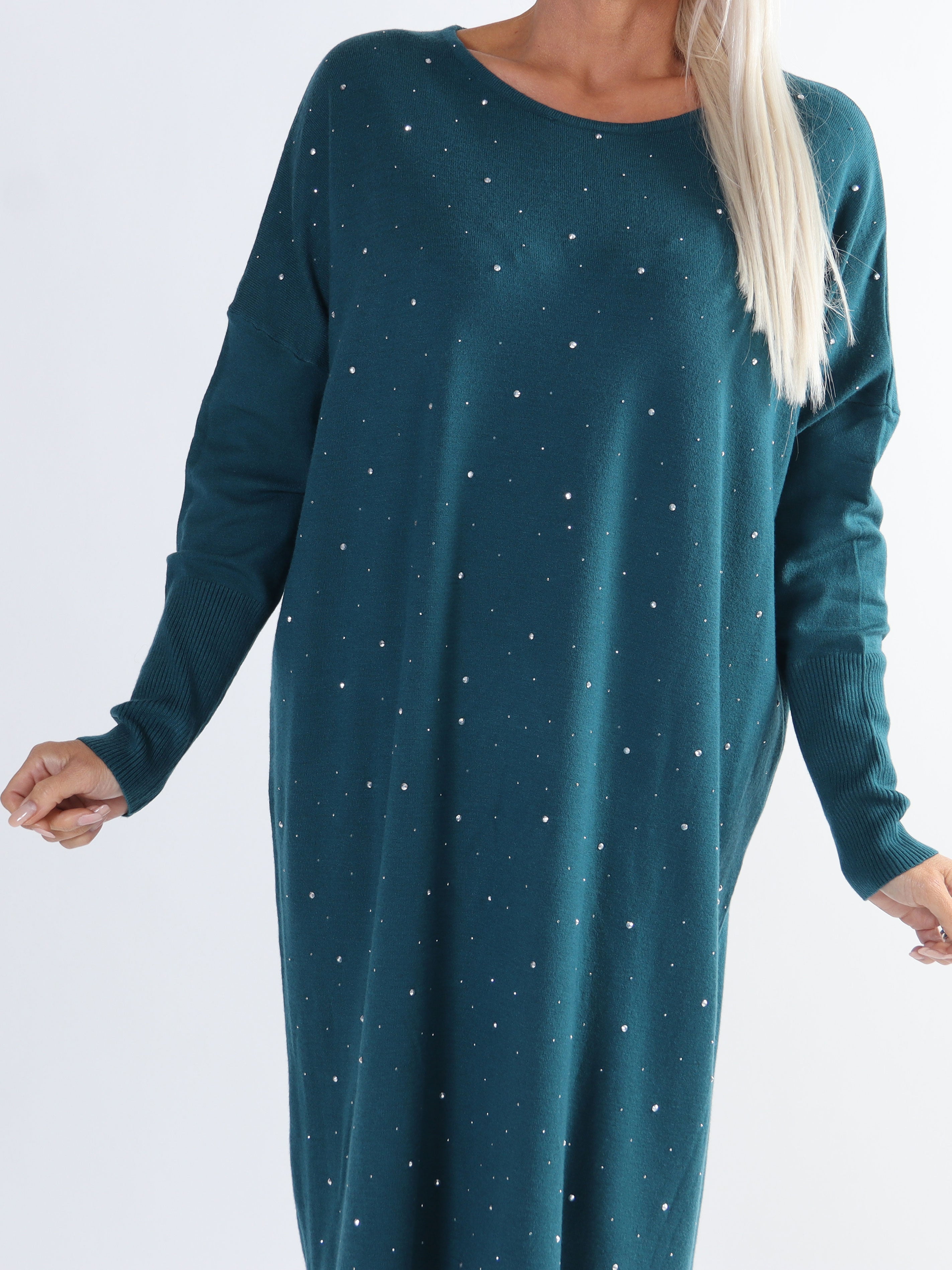 Elisa - Blød plus size strikkjole pyntet med små sten