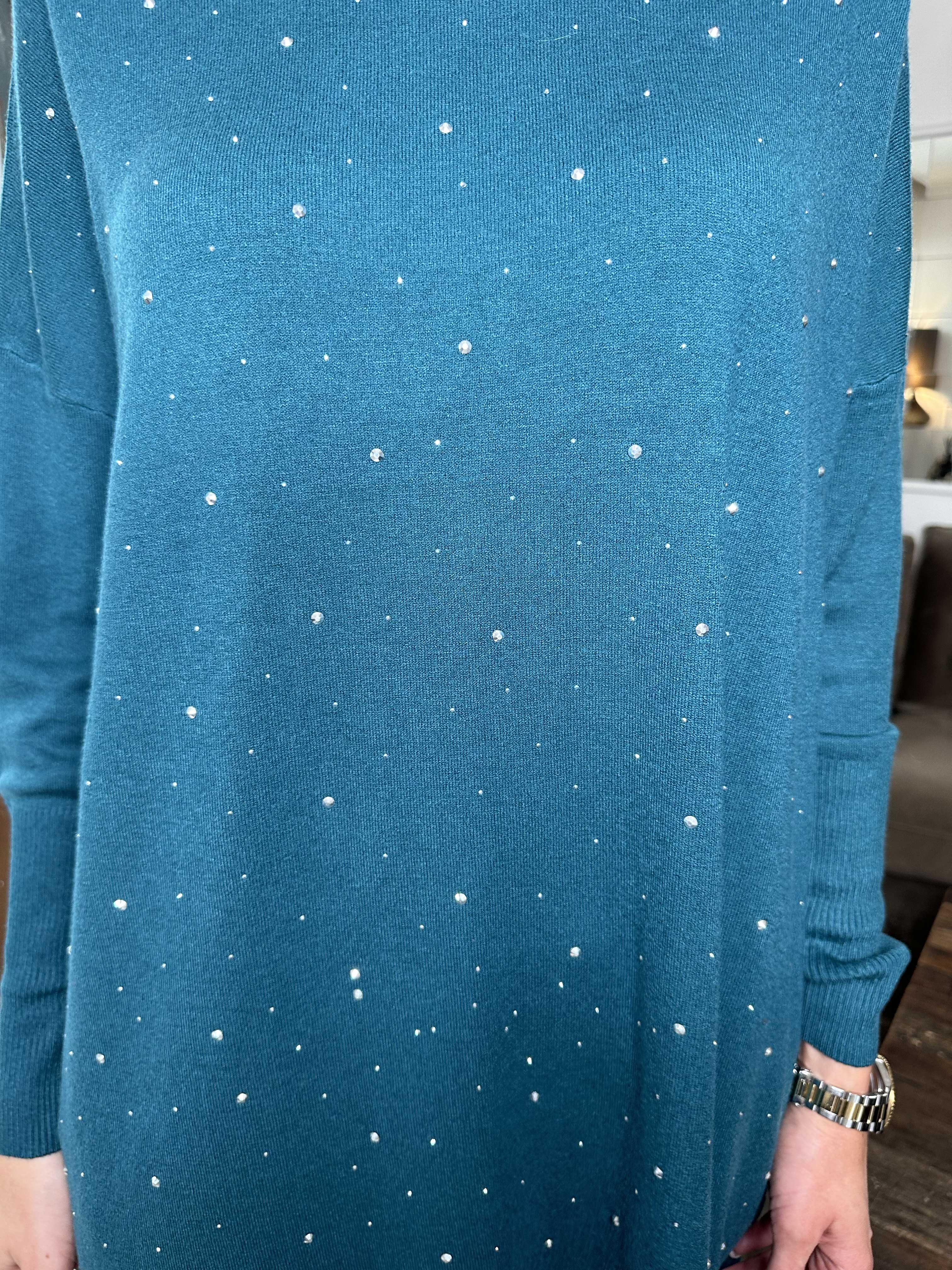 Elisa - Blød strikkjole pyntet med små sten