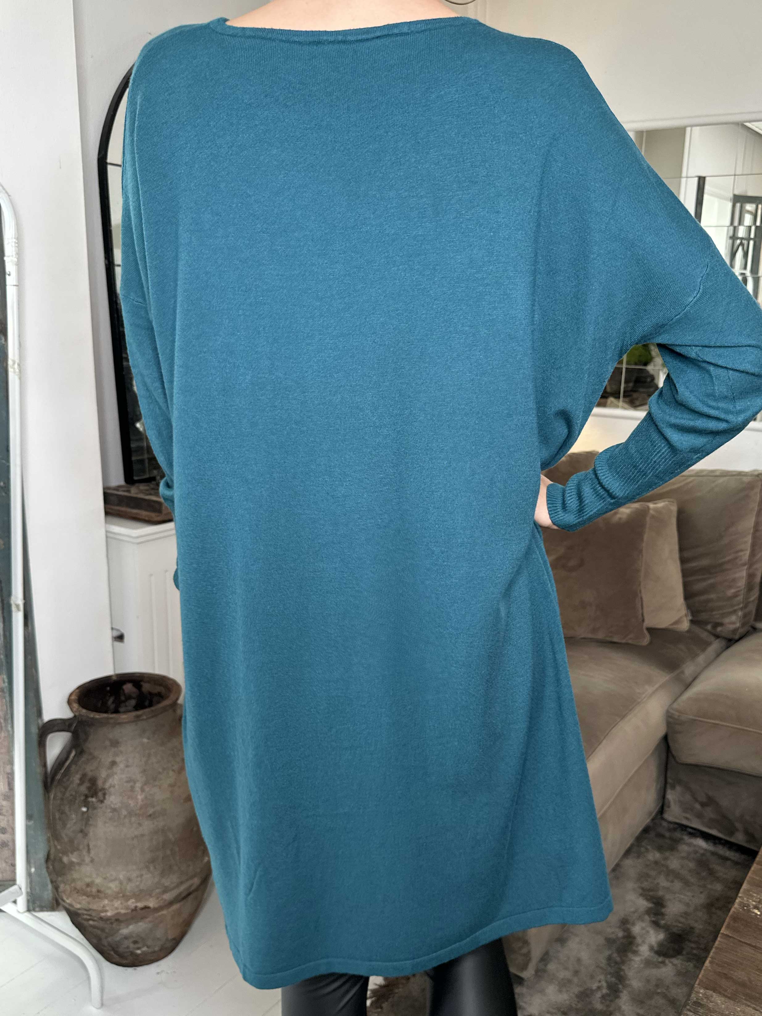 Elisa - Blød strikkjole pyntet med små sten