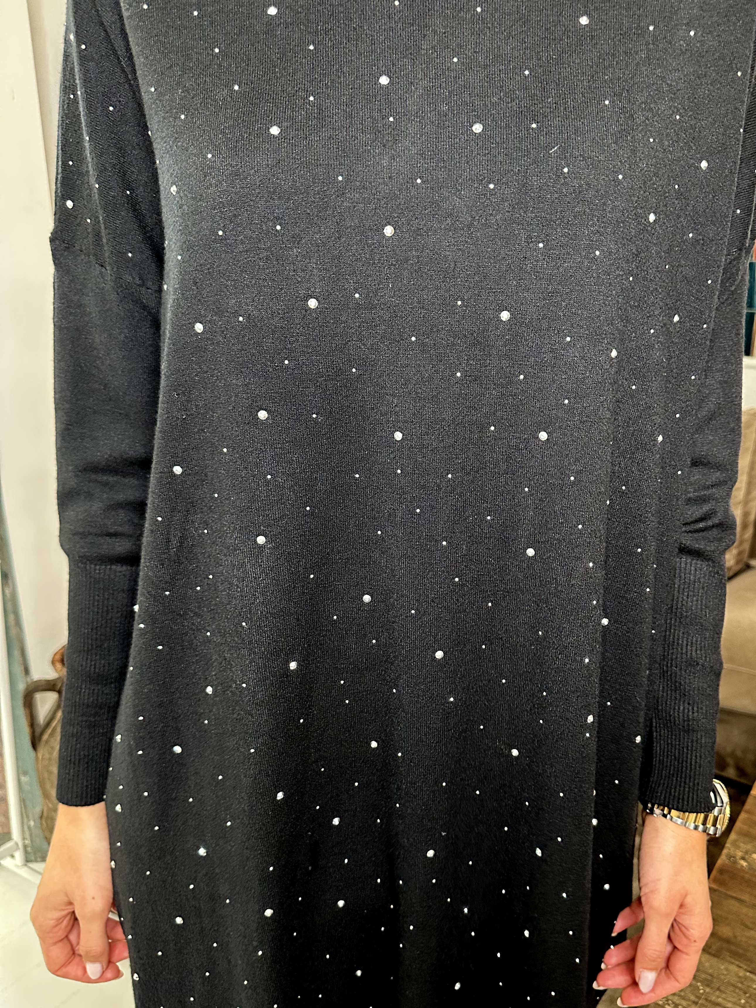 Elisa - Blød strikkjole pyntet med små sten