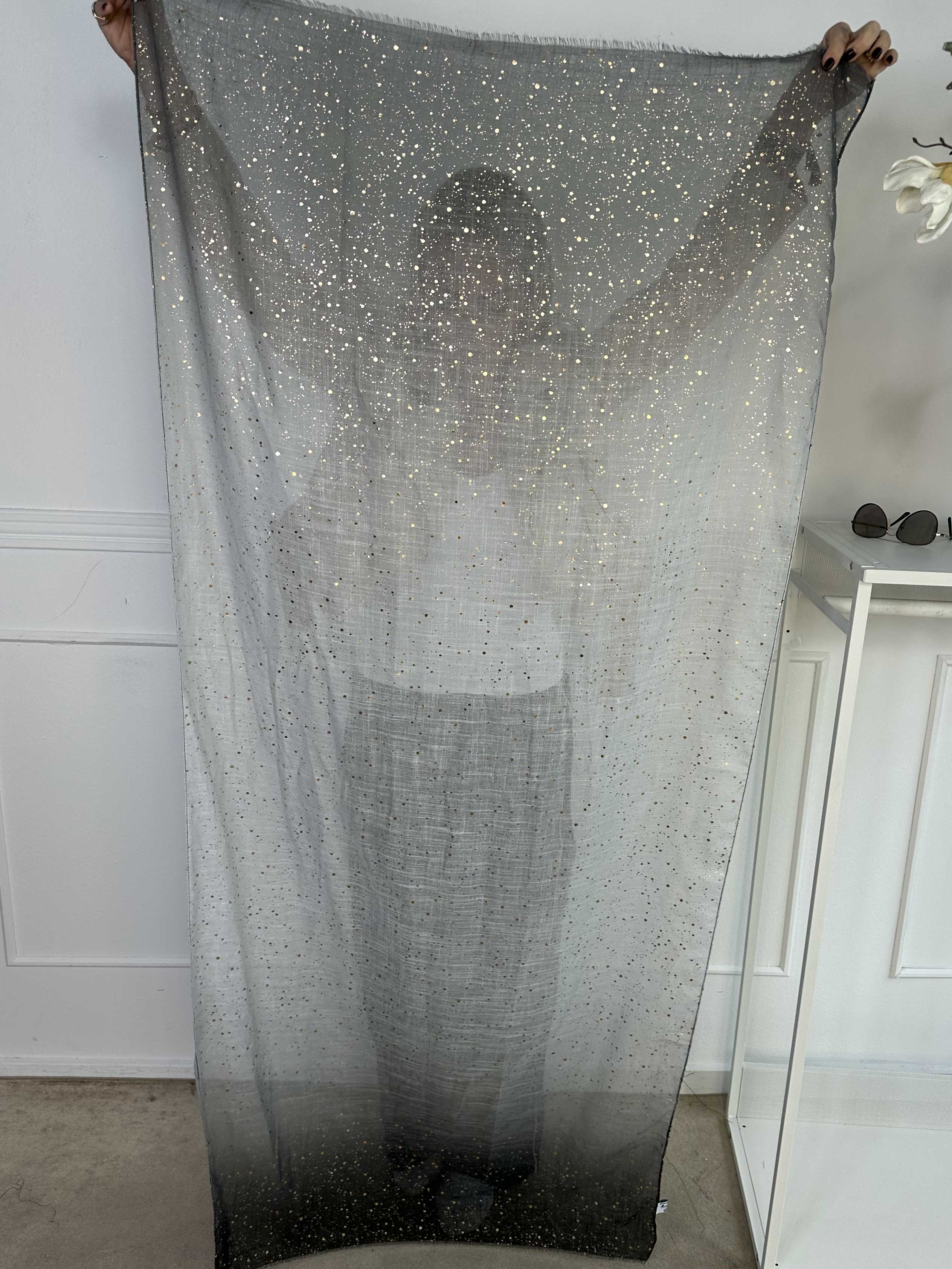 Eliza - Let tørklæde med guld detaljer