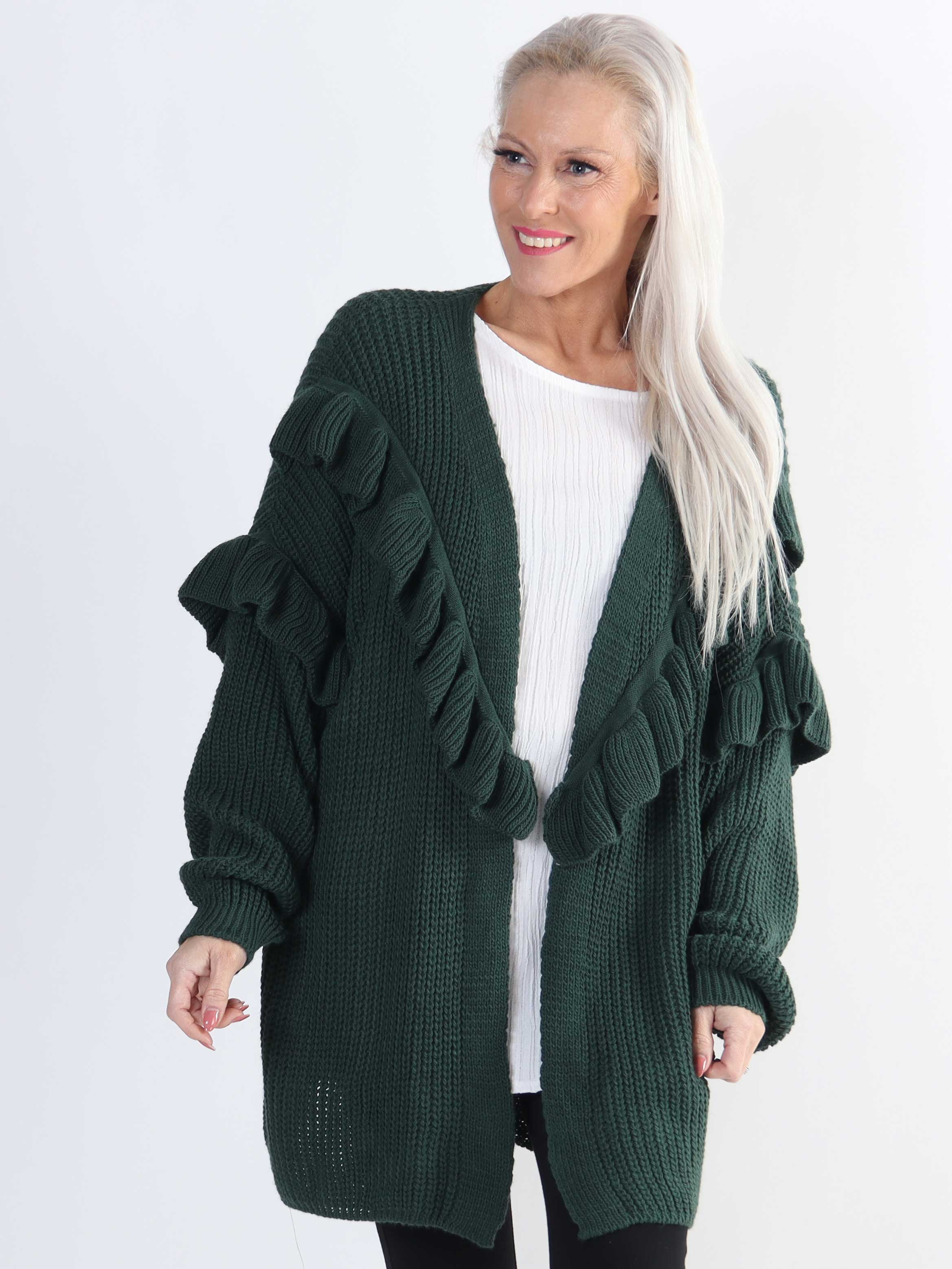Ellis Cardigan - Lækker plus size strikcardigan med fine flæsedetaljer
