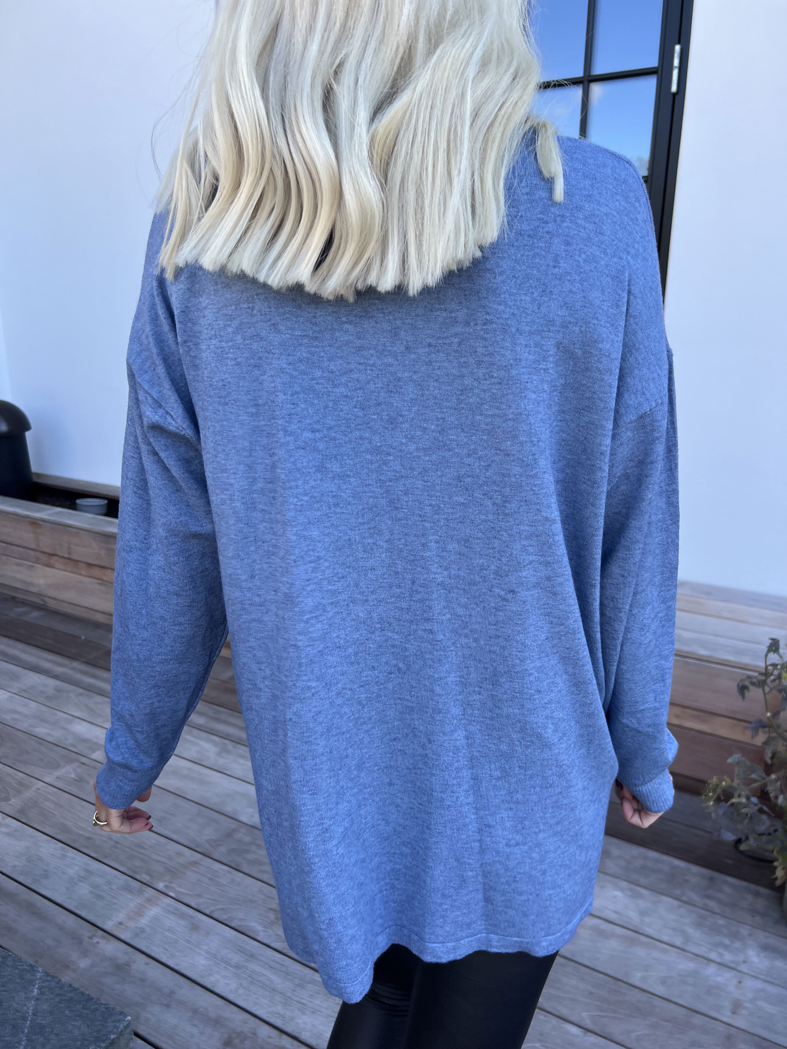 Ellrun - Blød strikbluse med zigzag af similisten i bunden