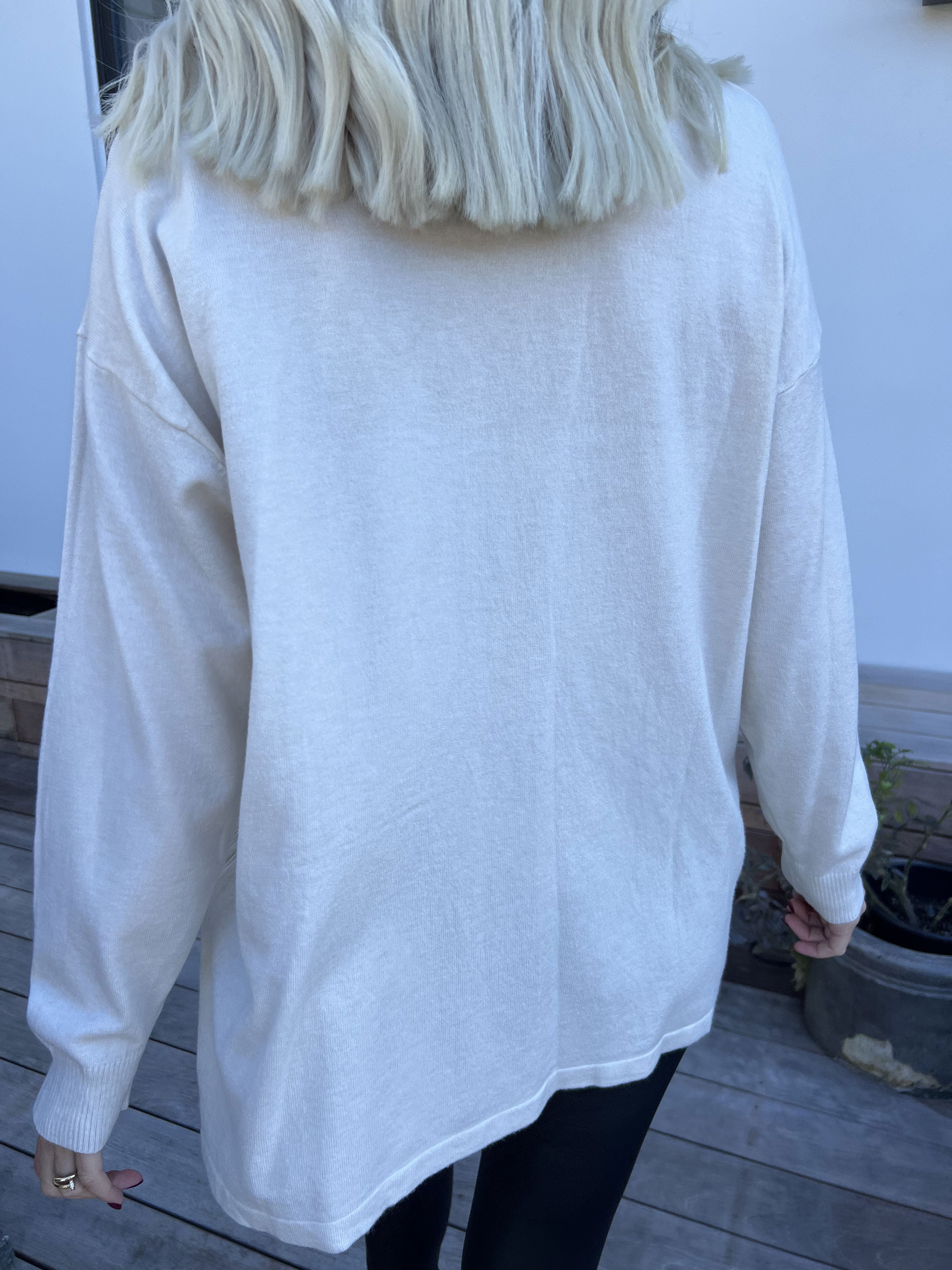 Ellrun - Blød strikbluse med zigzag af similisten i bunden