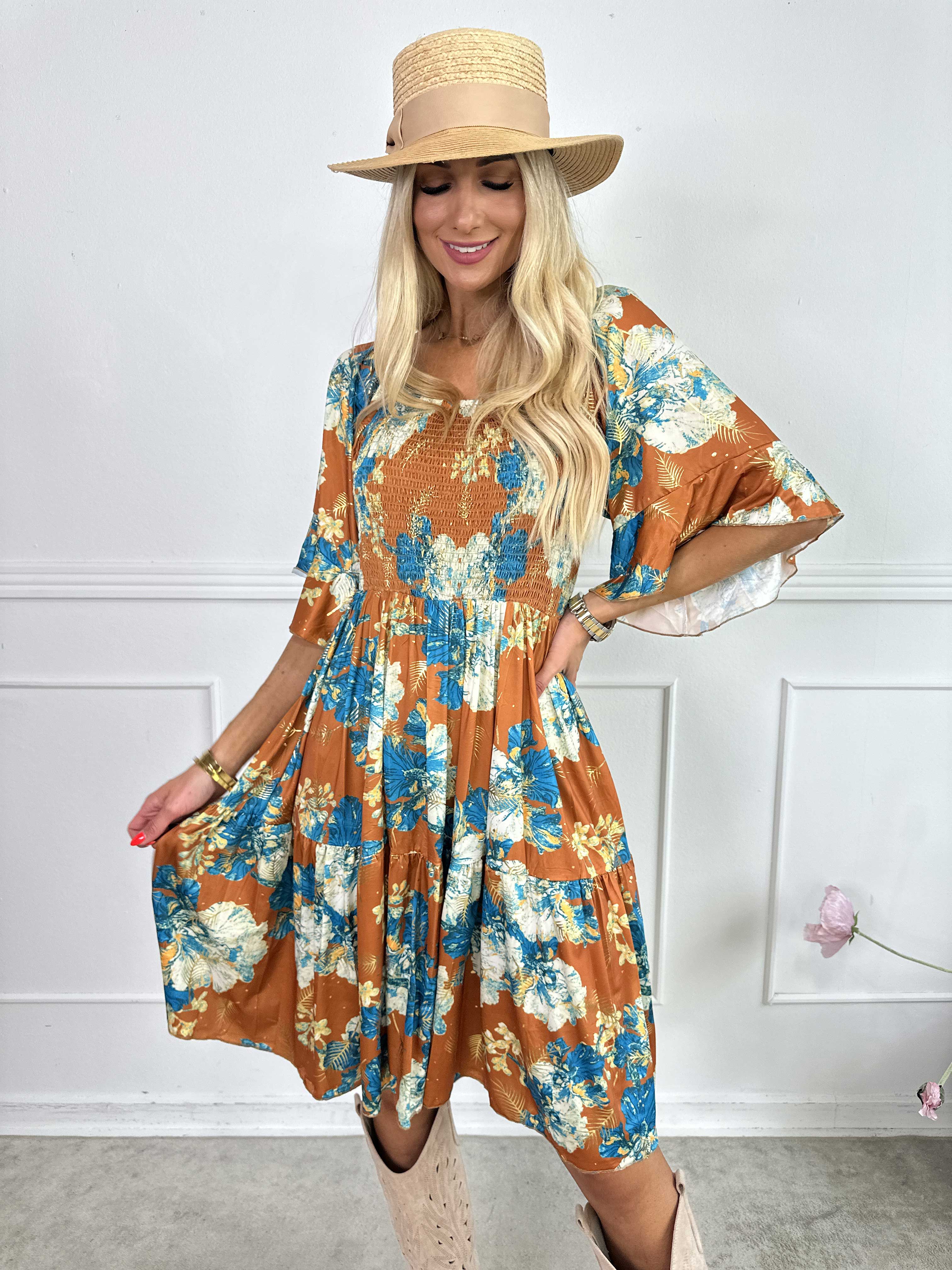 Elna Beautiful Short - Blomstret elastisk kjole med smock over brystet