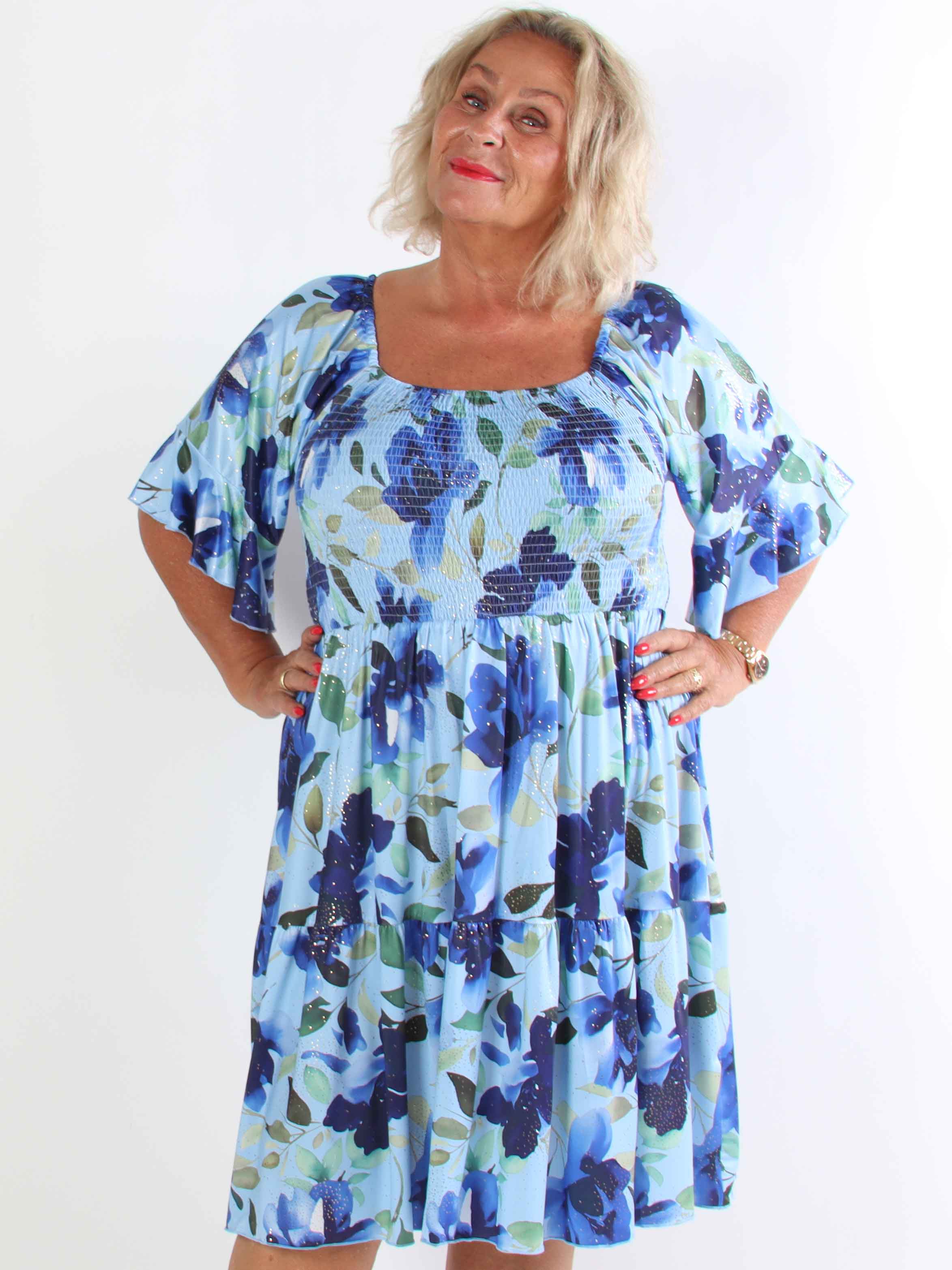 Elna Fiore Short - Blomstret elastisk plus size kjole med smock over brystet