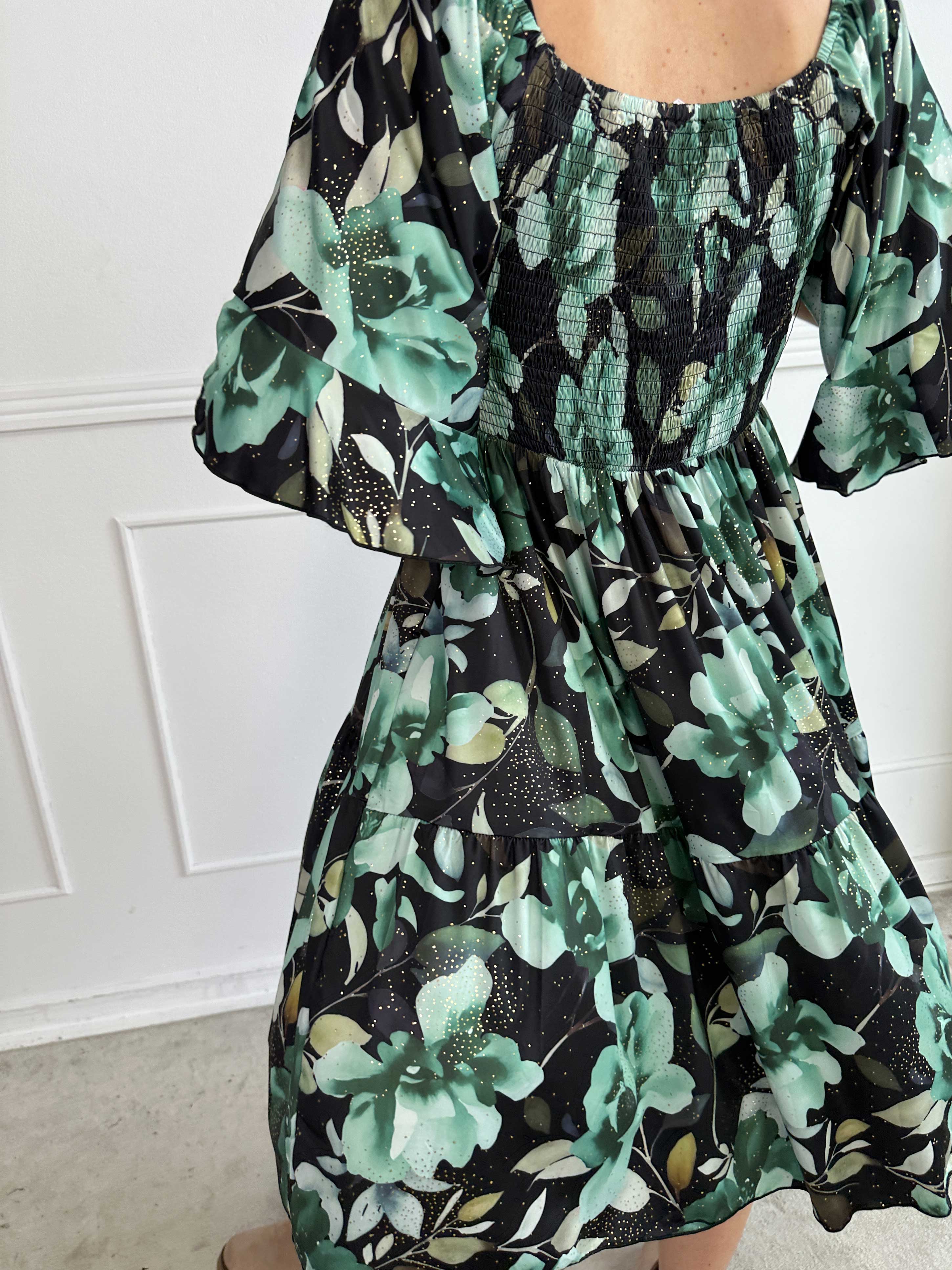 Elna Fiore Short - Blomstret elastisk kjole med smock over brystet