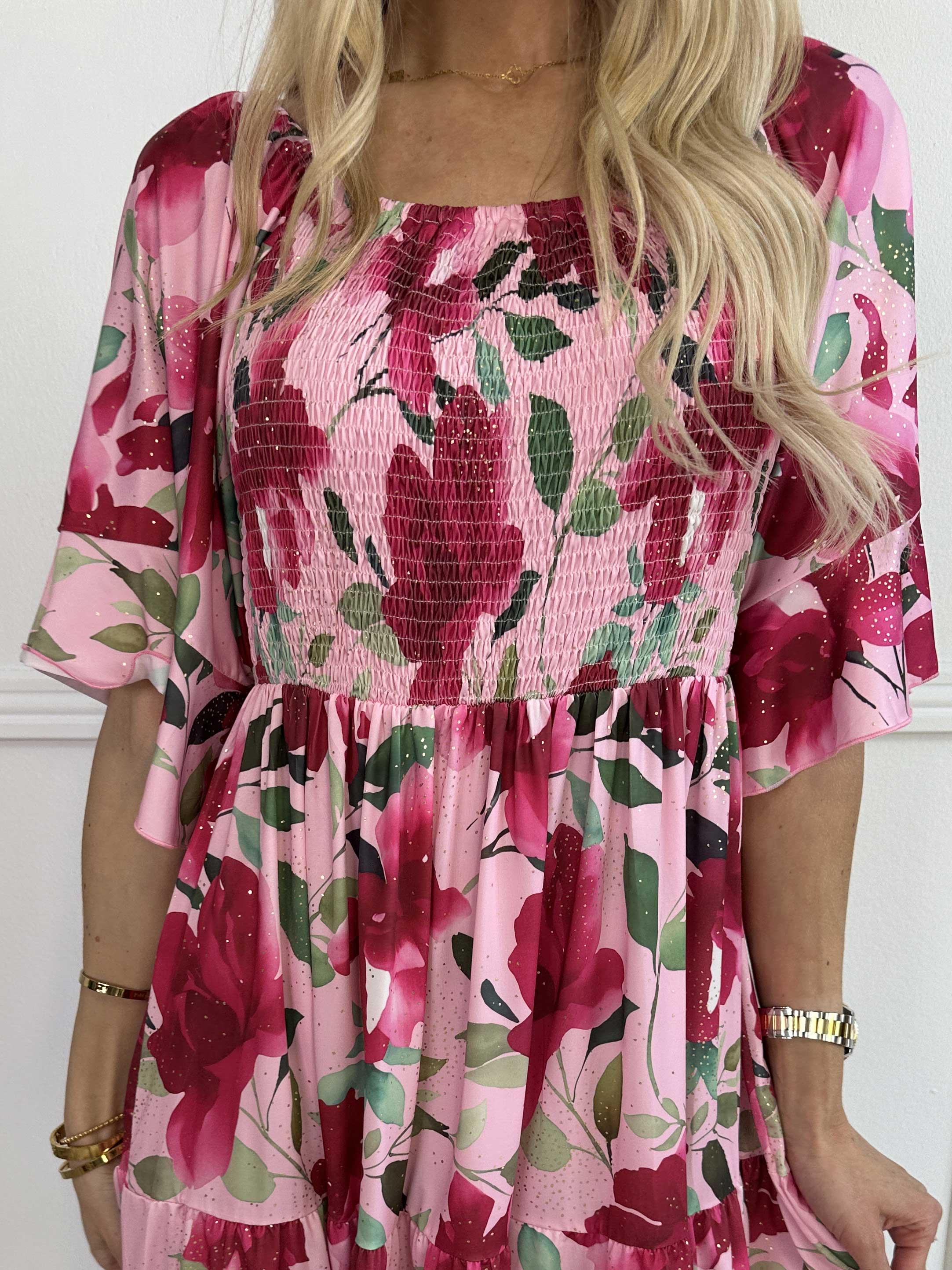 Elna Fiore Short - Blomstret elastisk kjole med smock over brystet