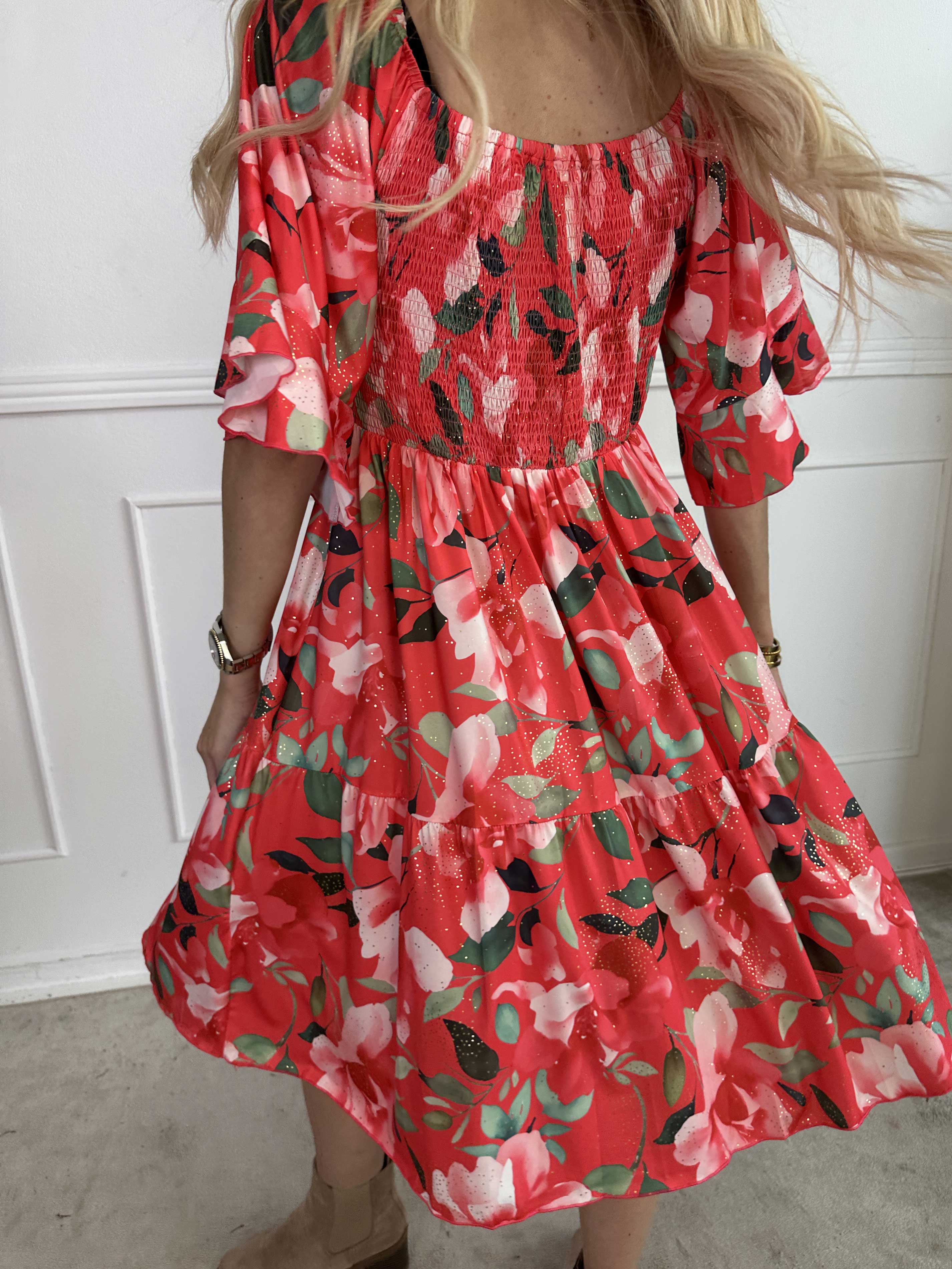 Elna Fiore Short - Blomstret elastisk kjole med smock over brystet