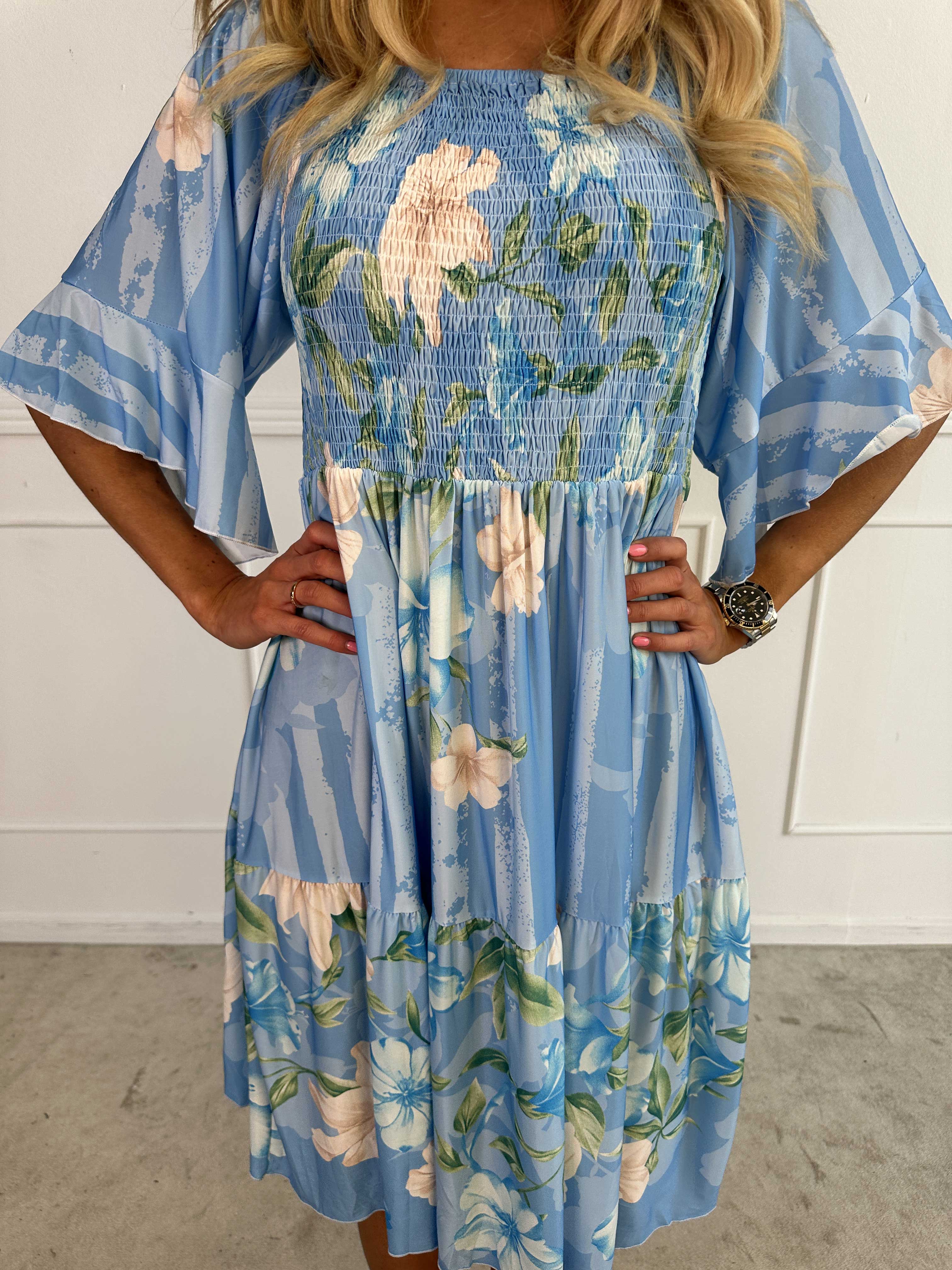 Elna Floral Stripe Short - Blomstret elastisk kjole med smock over brystet