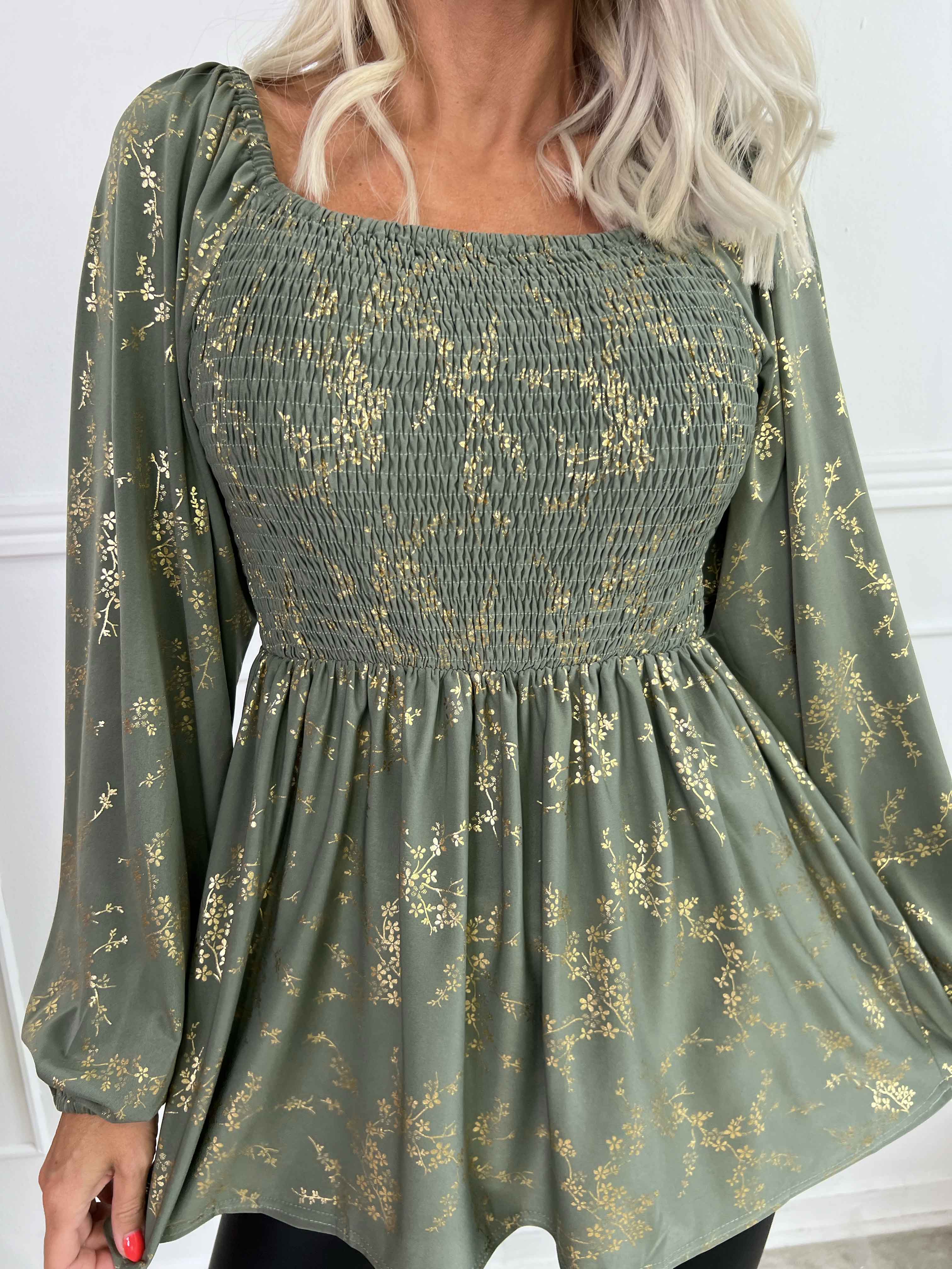 Elna Gold Shirt L/S - Elastisk bluse med guld print og smock over brystet