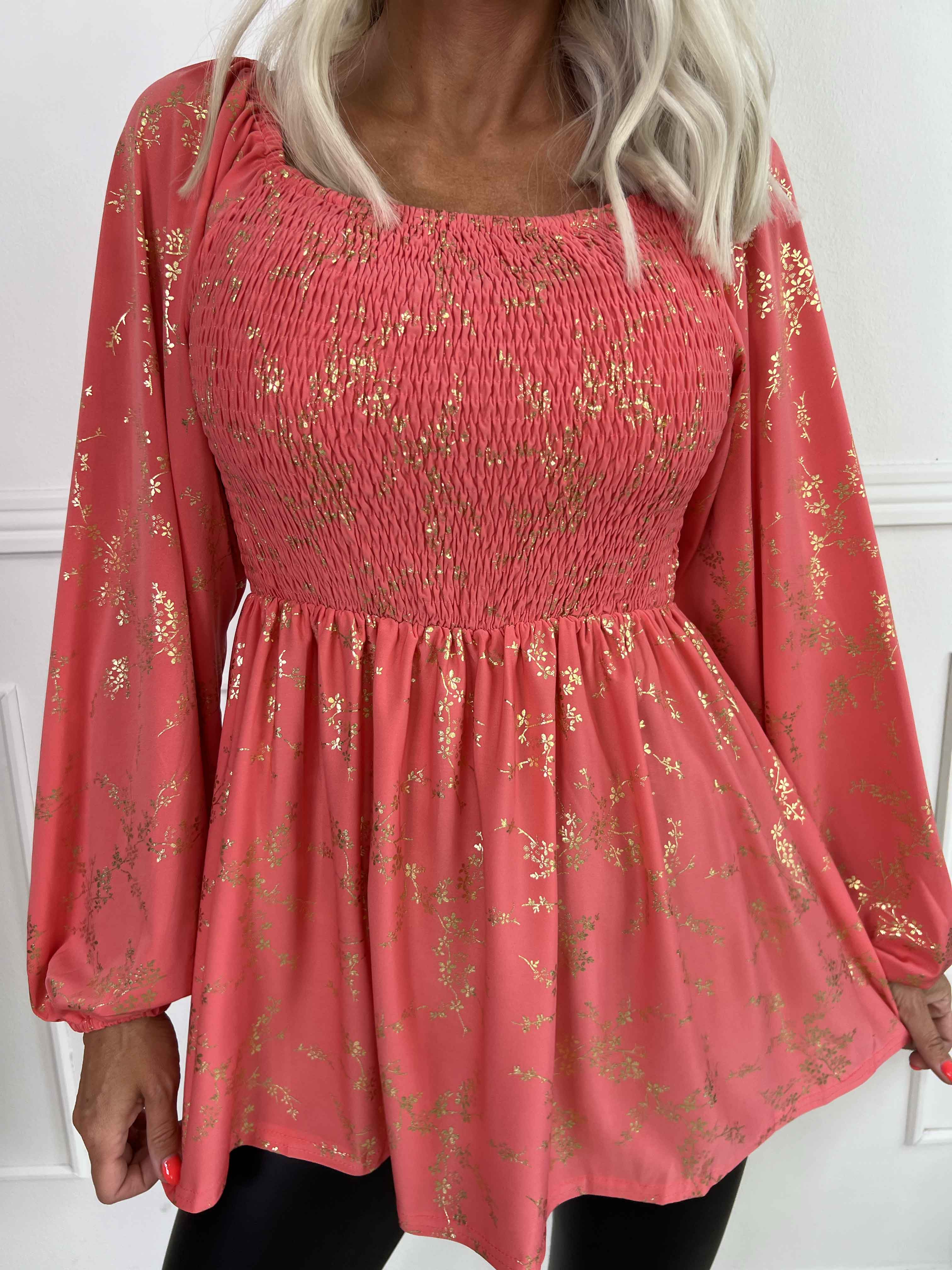 Elna Gold Shirt L/S - Elastisk bluse med guld print og smock over brystet