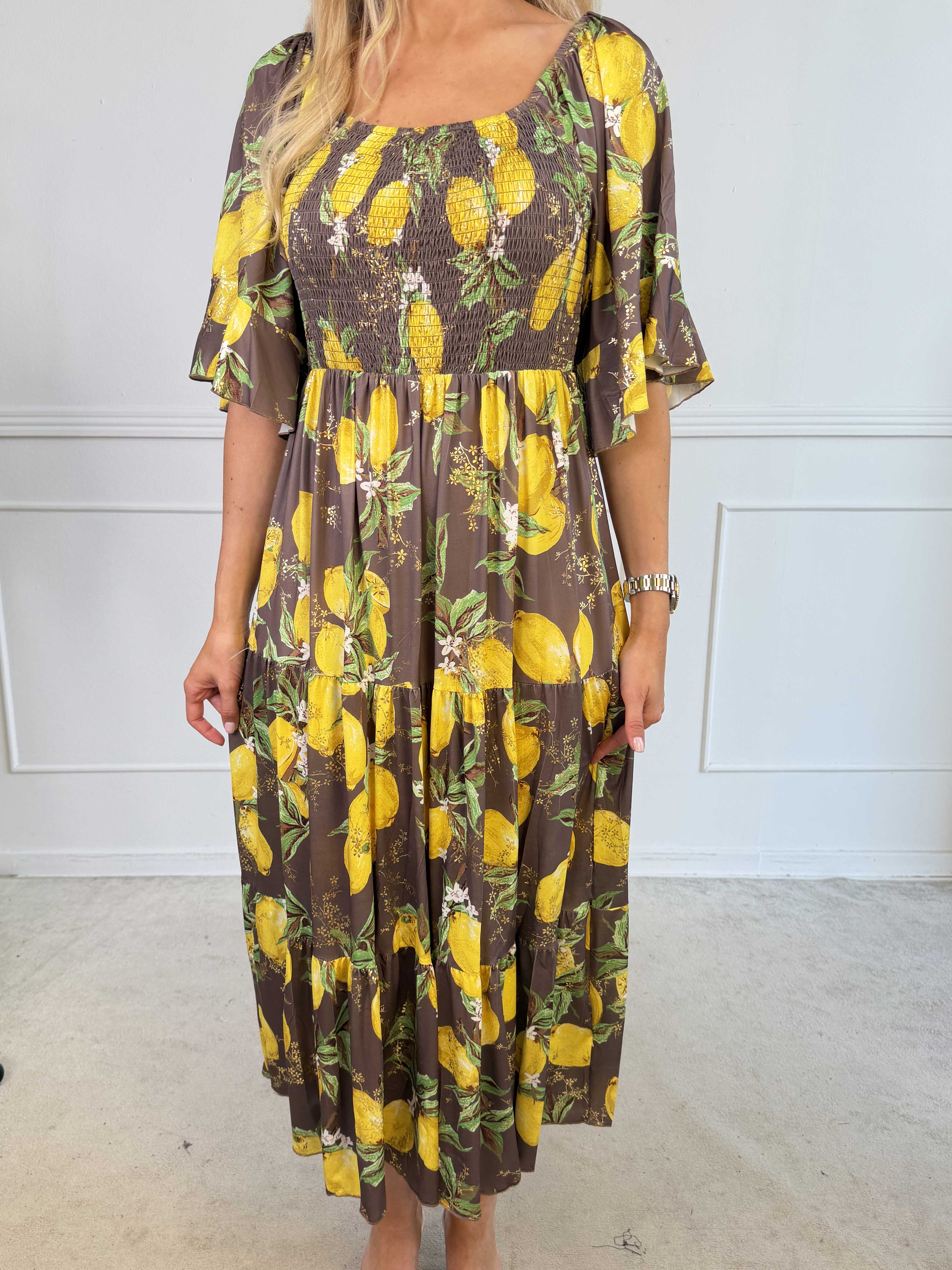 Elna Lemon - Lang elastisk plus size kjole med citroner og smock over brystet