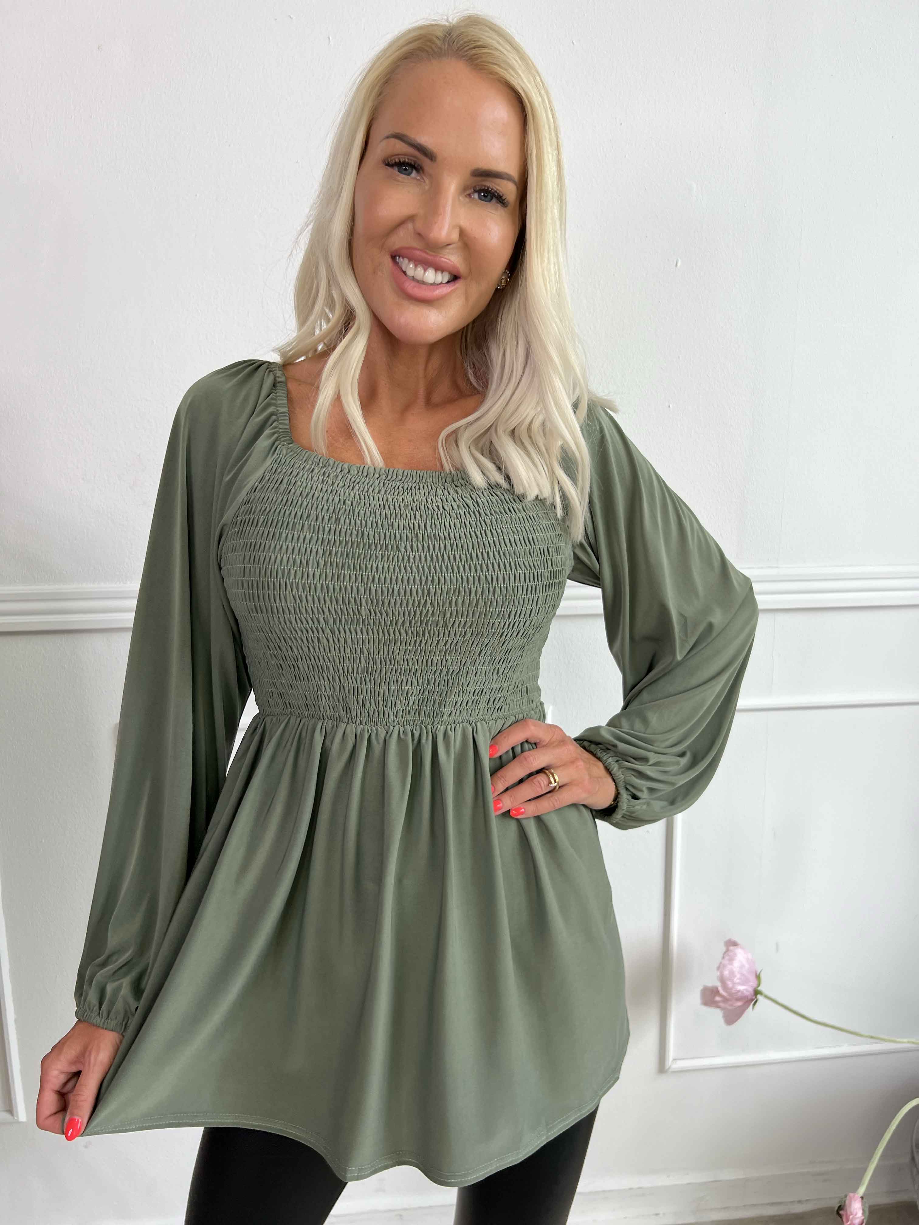 Elna Plain Shirt L/S - Elastisk bluse med smock over brystet