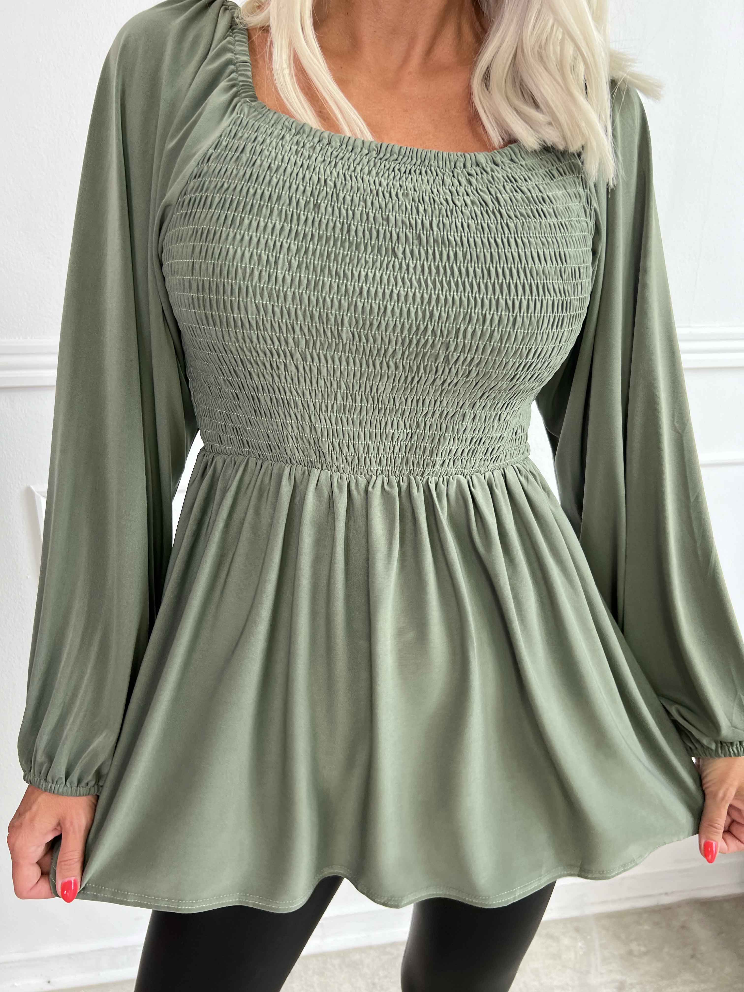 Elna Plain Shirt L/S - Elastisk bluse med smock over brystet