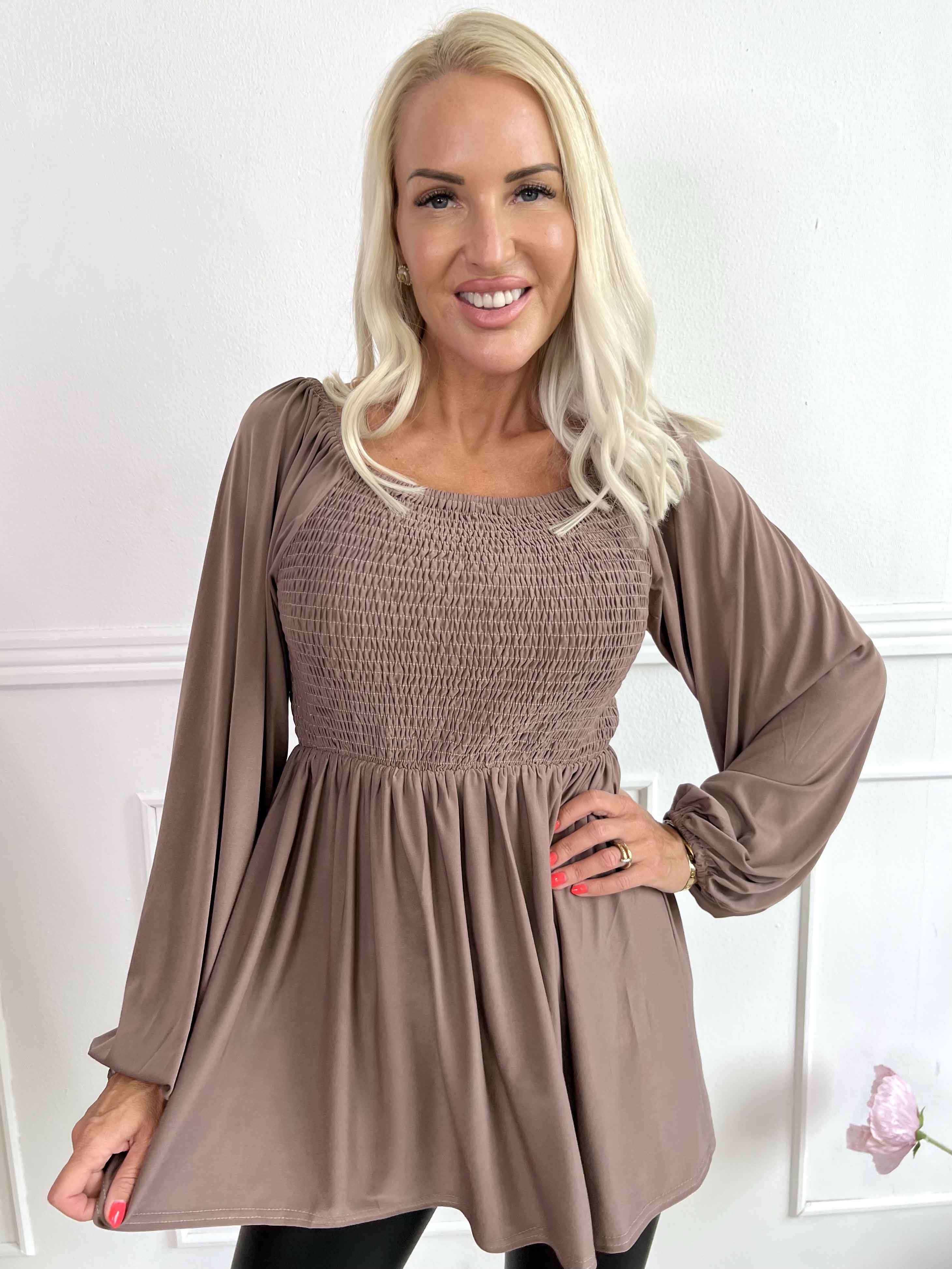 Elna Plain Shirt L/S - Elastisk bluse med smock over brystet