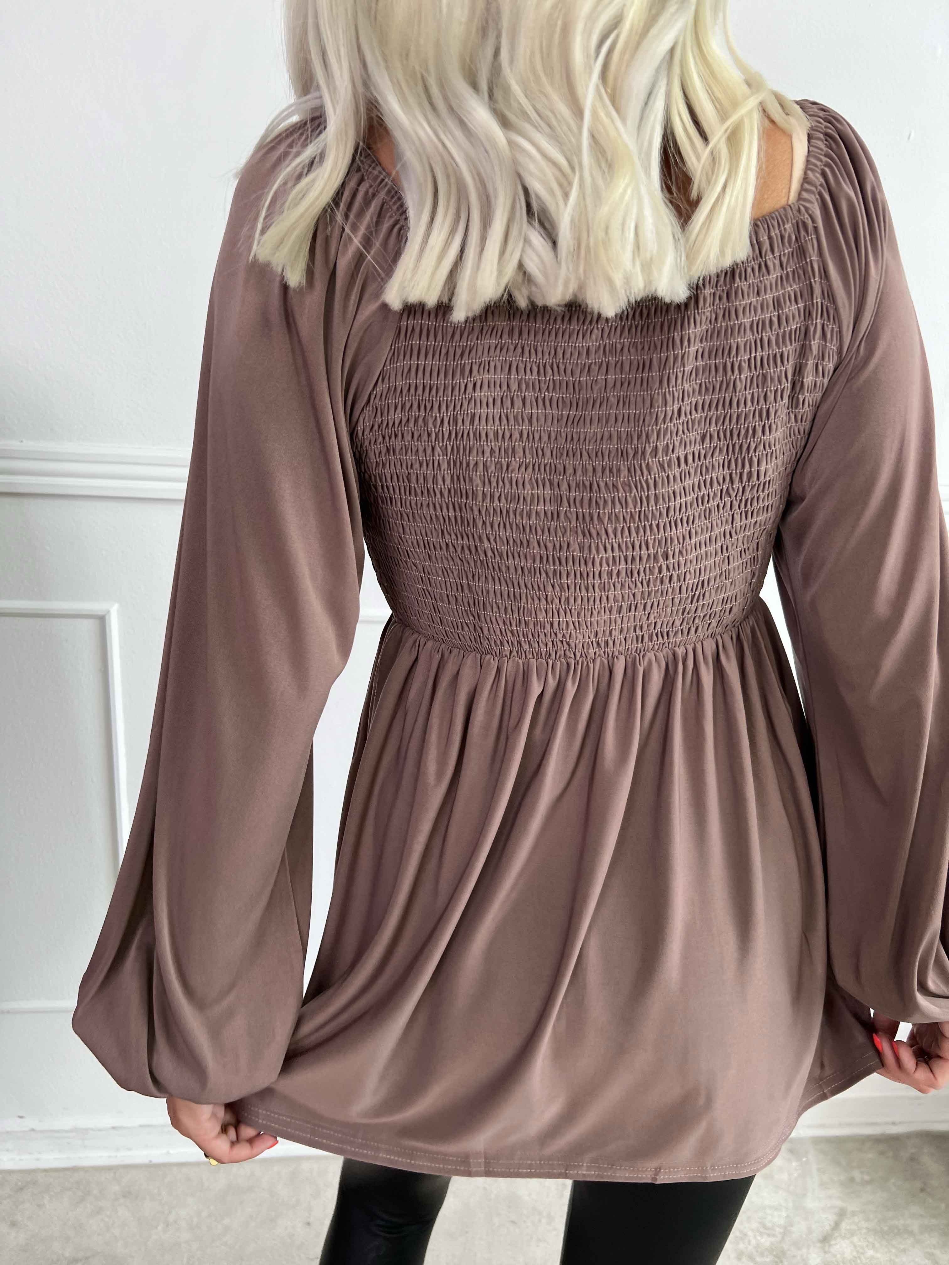 Elna Plain Shirt L/S - Elastisk bluse med smock over brystet