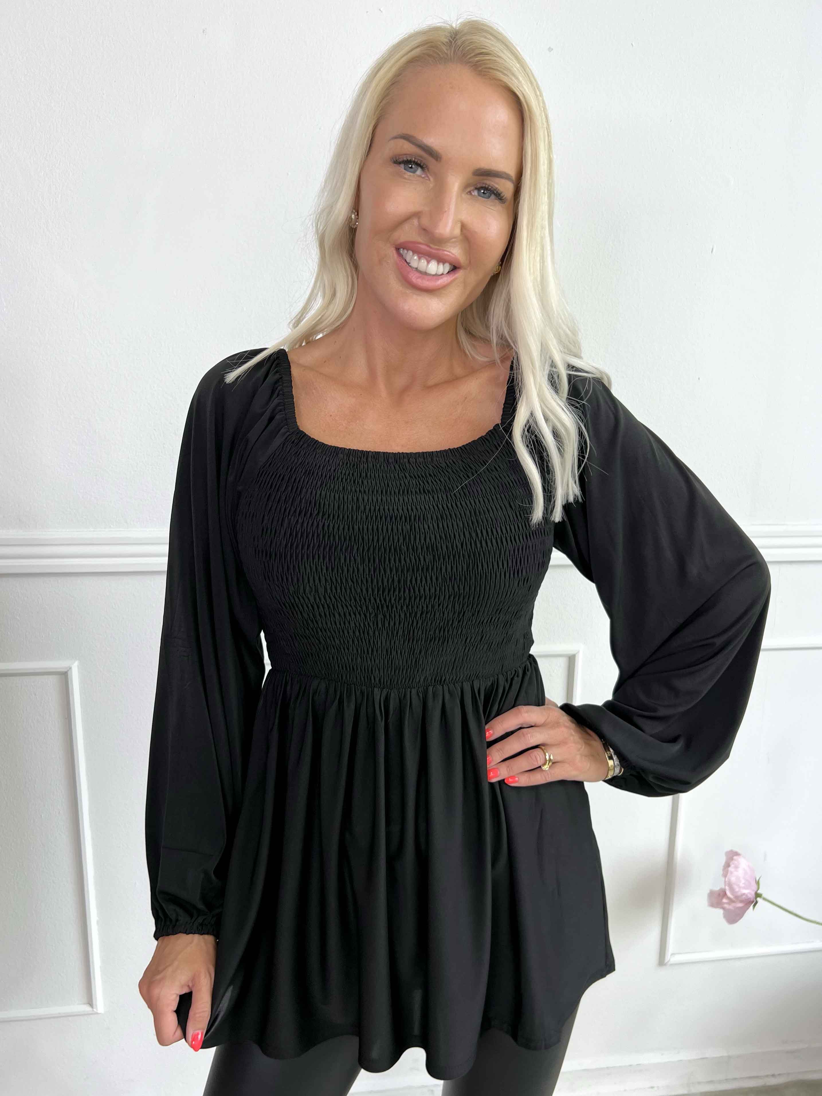 Elna Plain Shirt L/S - Elastisk bluse med smock over brystet