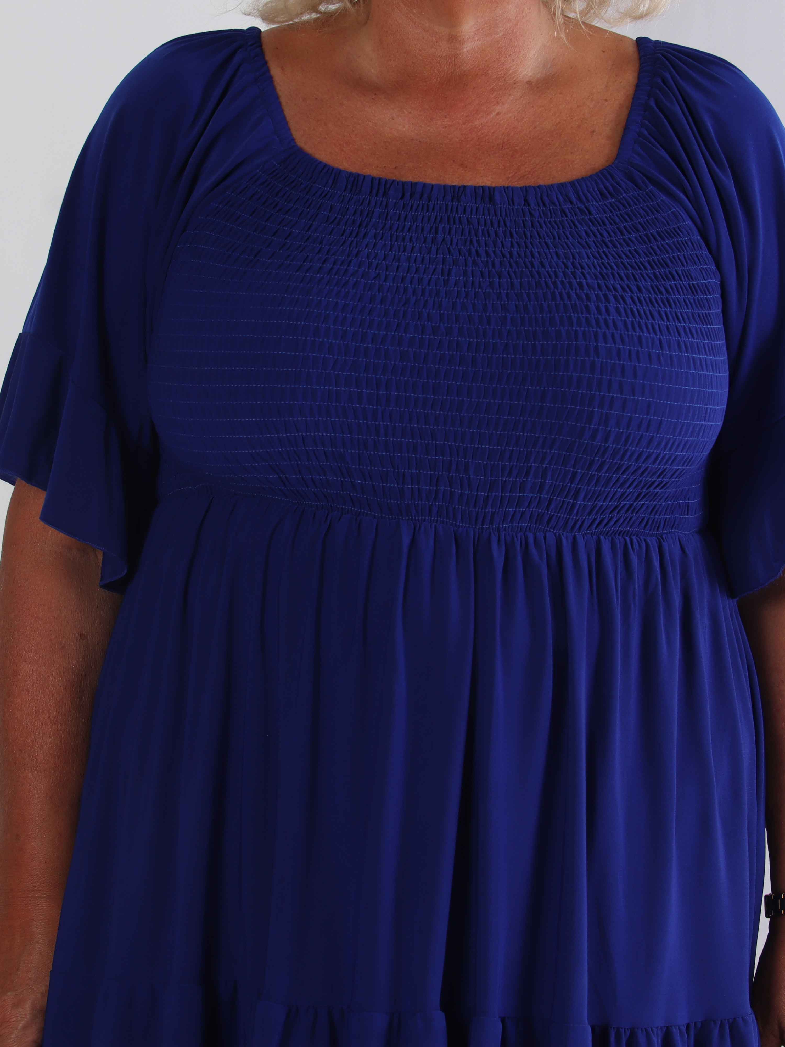 Elna Plain Short - Elastisk plain plus size kjole med smock over brystet