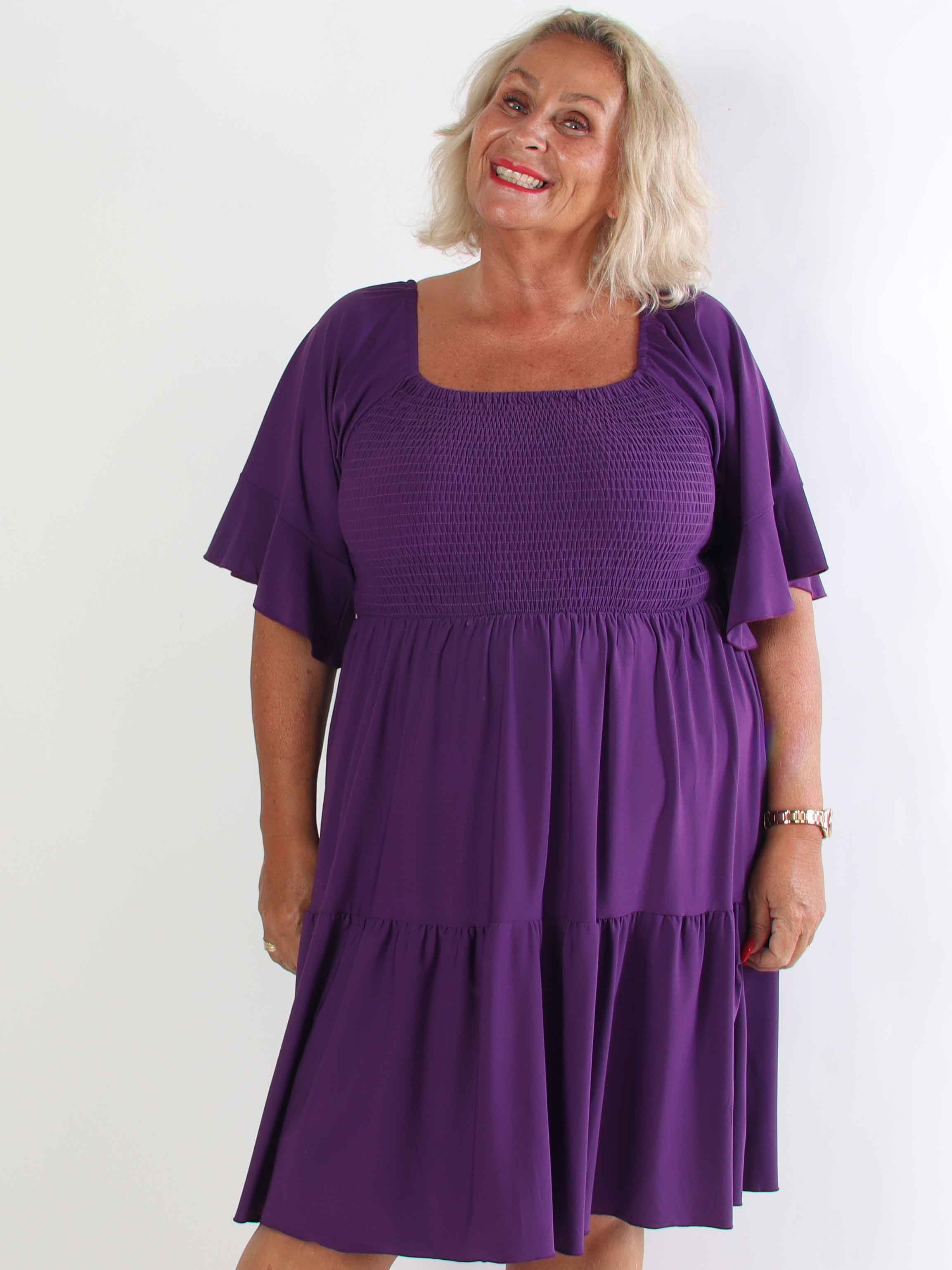 Elna Plain Short - Elastisk plain plus size kjole med smock over brystet