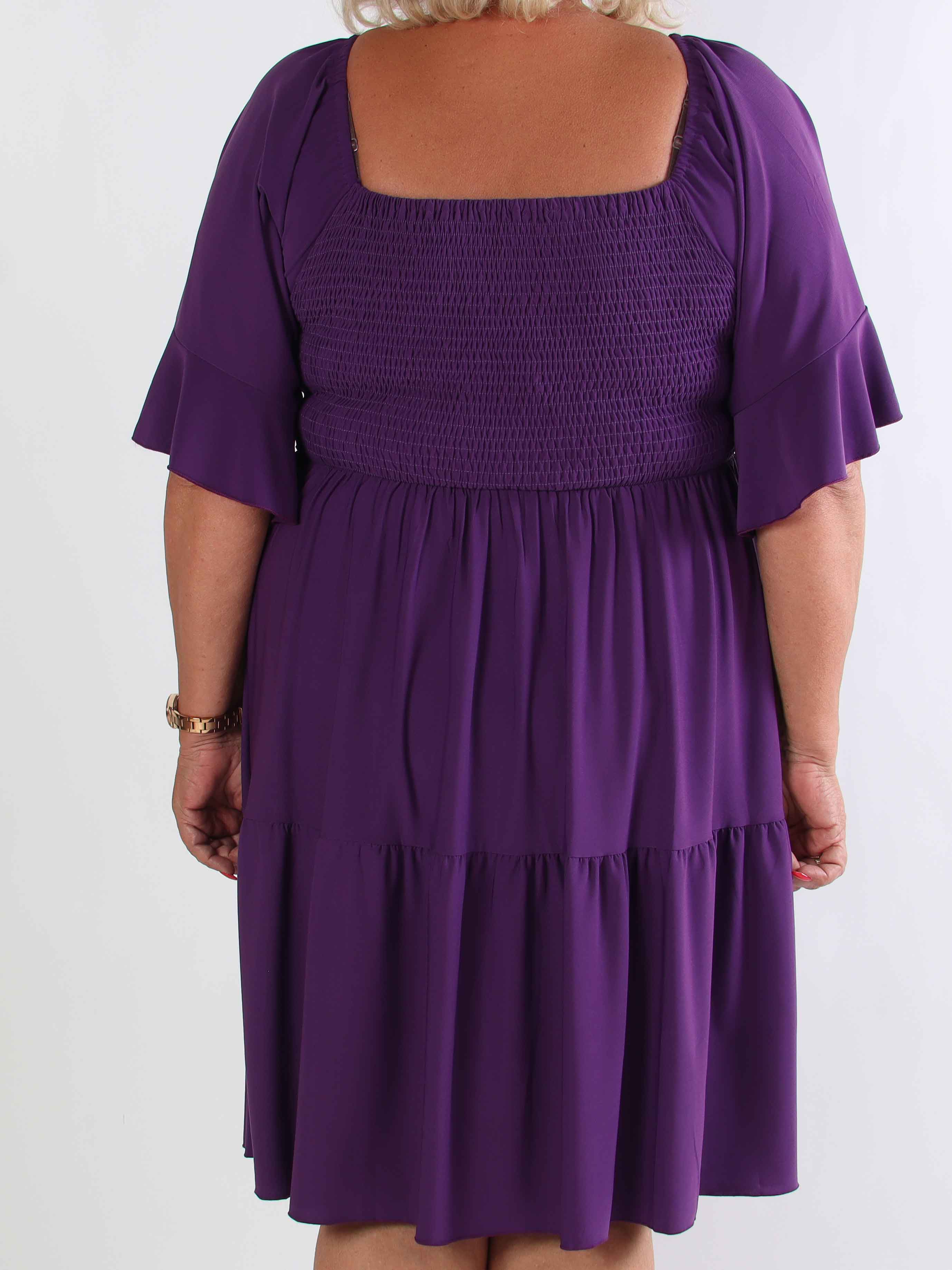 Elna Plain Short - Elastisk plain plus size kjole med smock over brystet