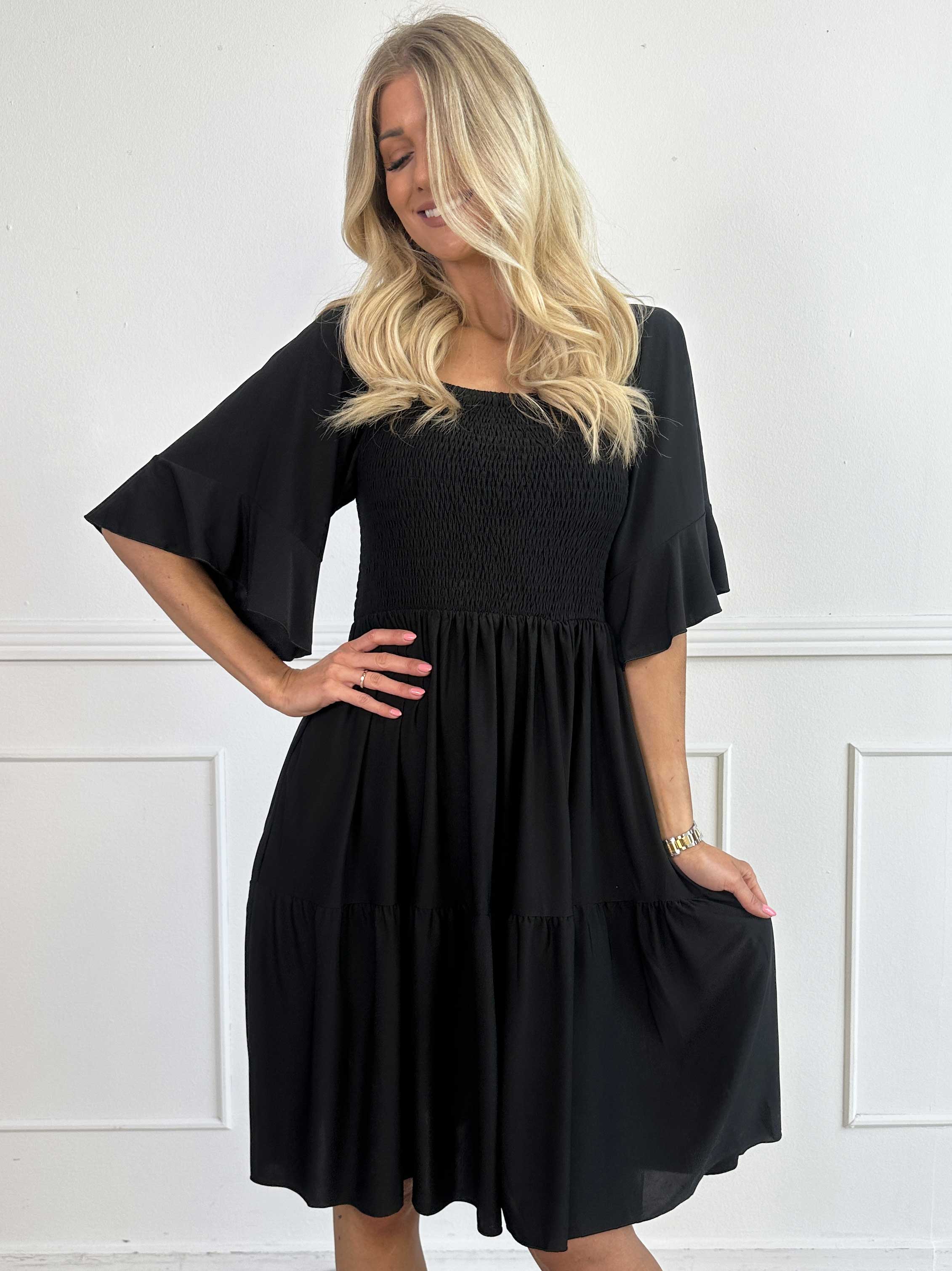 Elna Plain Short - Elastisk plain kjole med smock over brystet