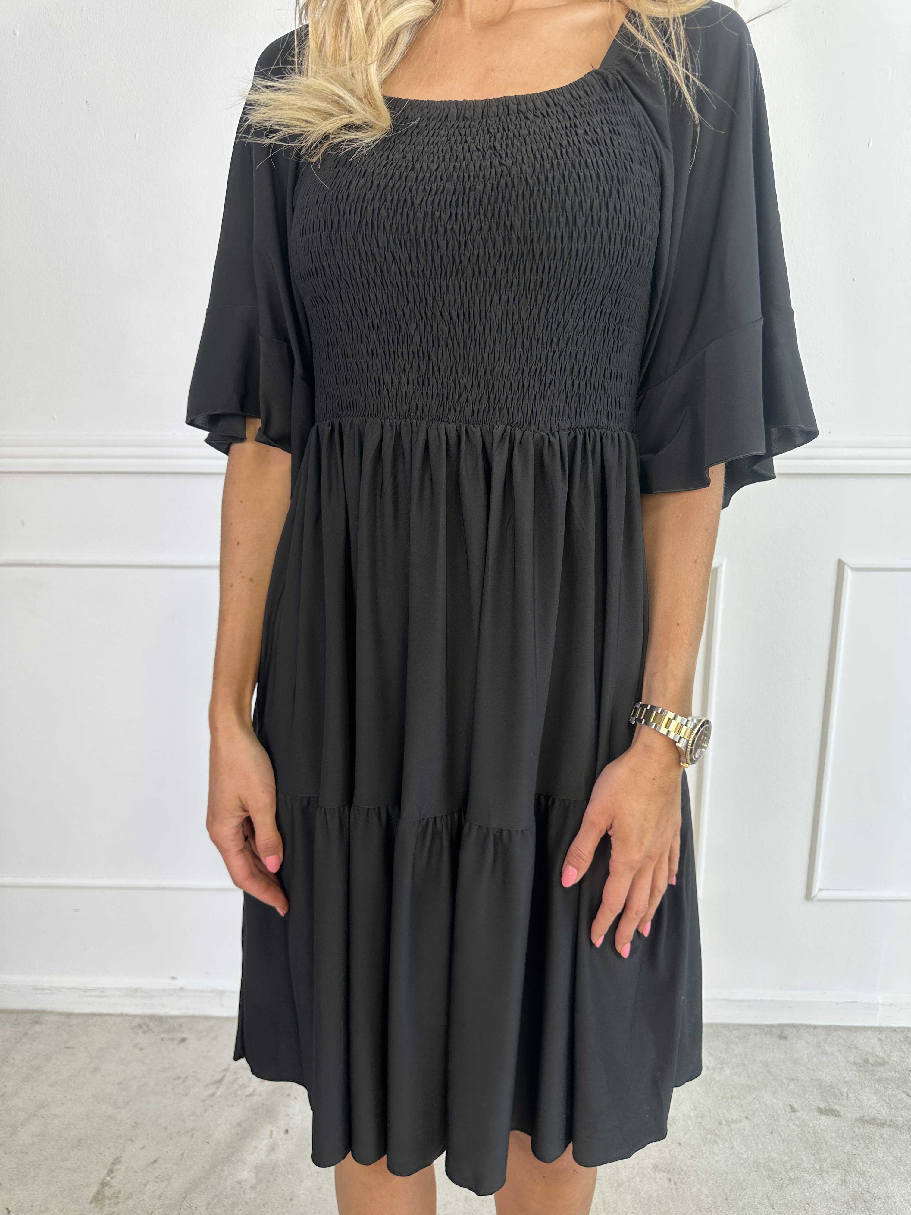 Elna Plain Short - Elastisk plain kjole med smock over brystet