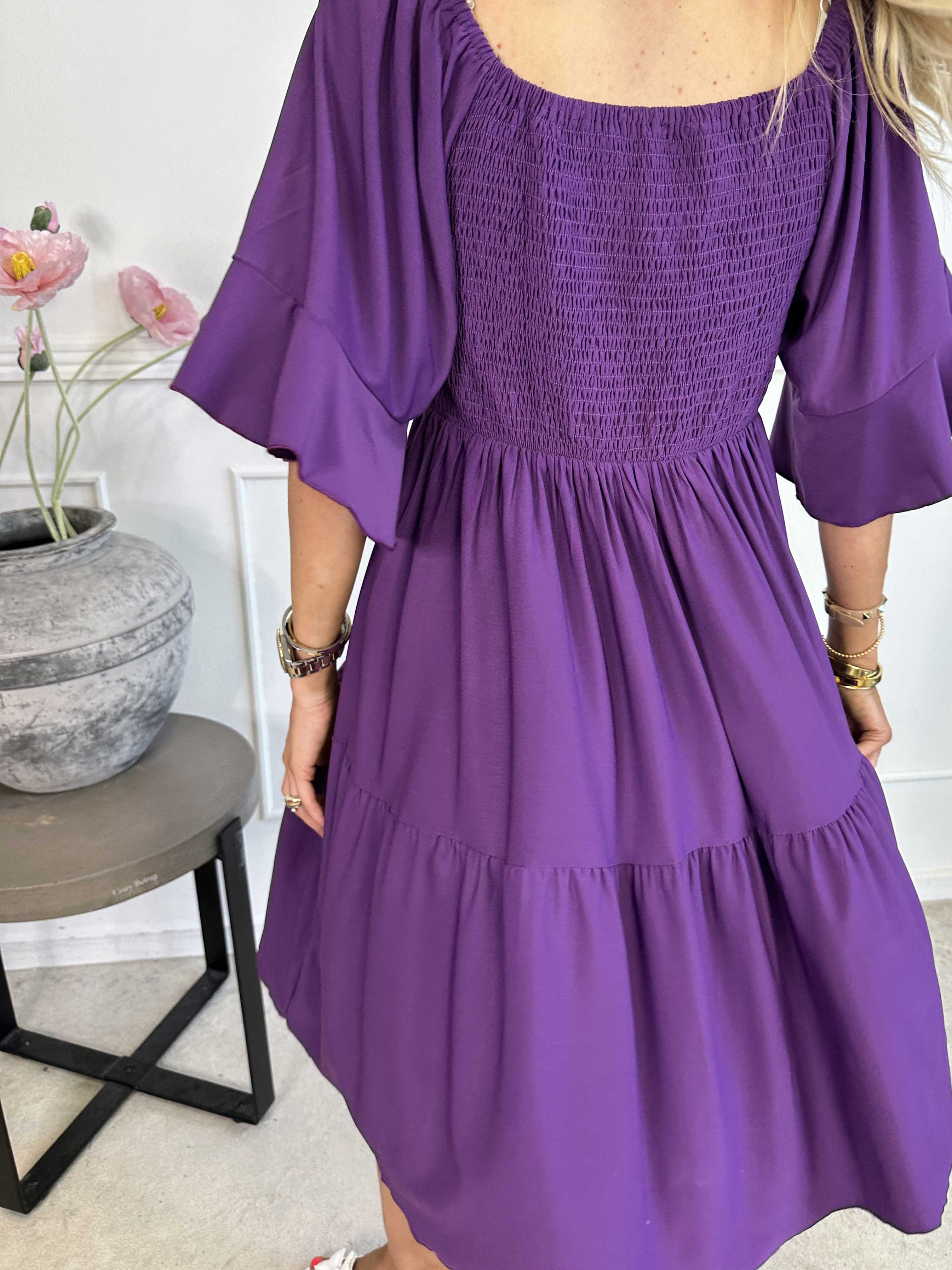 Elna Plain Short - Elastisk plain kjole med smock over brystet