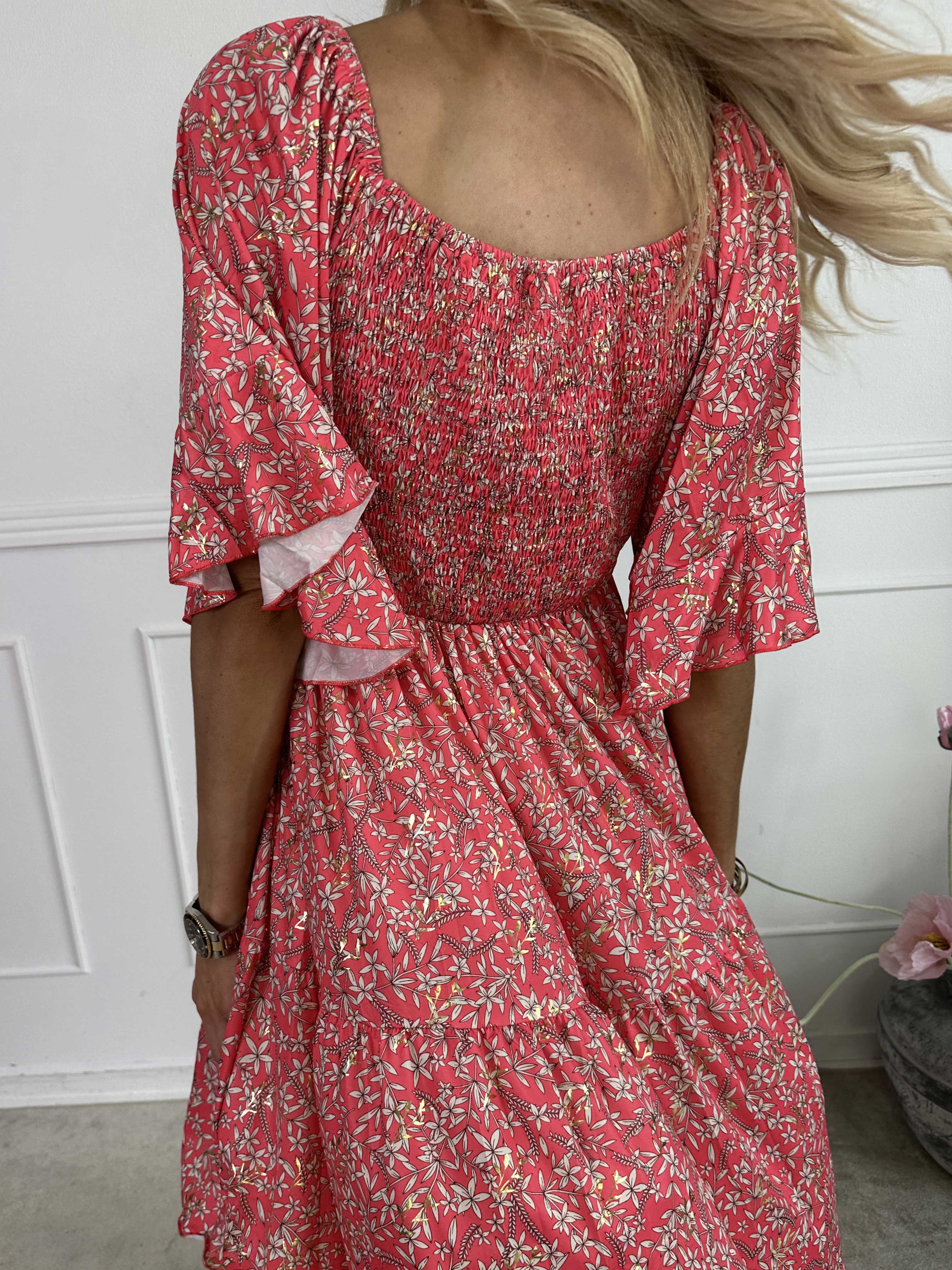 Elna Small Flower Short - Blomstret elastisk kjole med smock over brystet