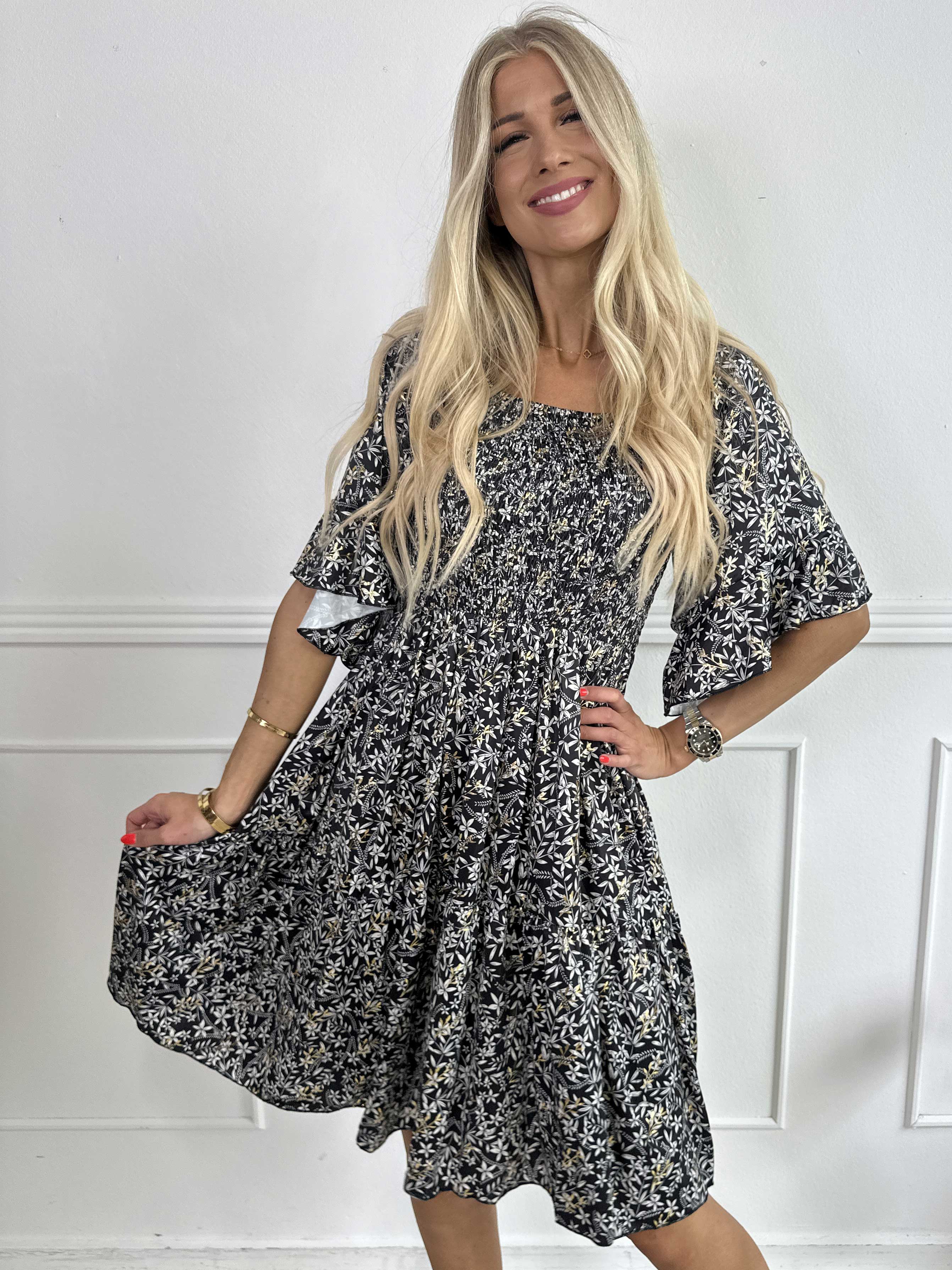 Elna Small Flower Short - Blomstret elastisk kjole med smock over brystet