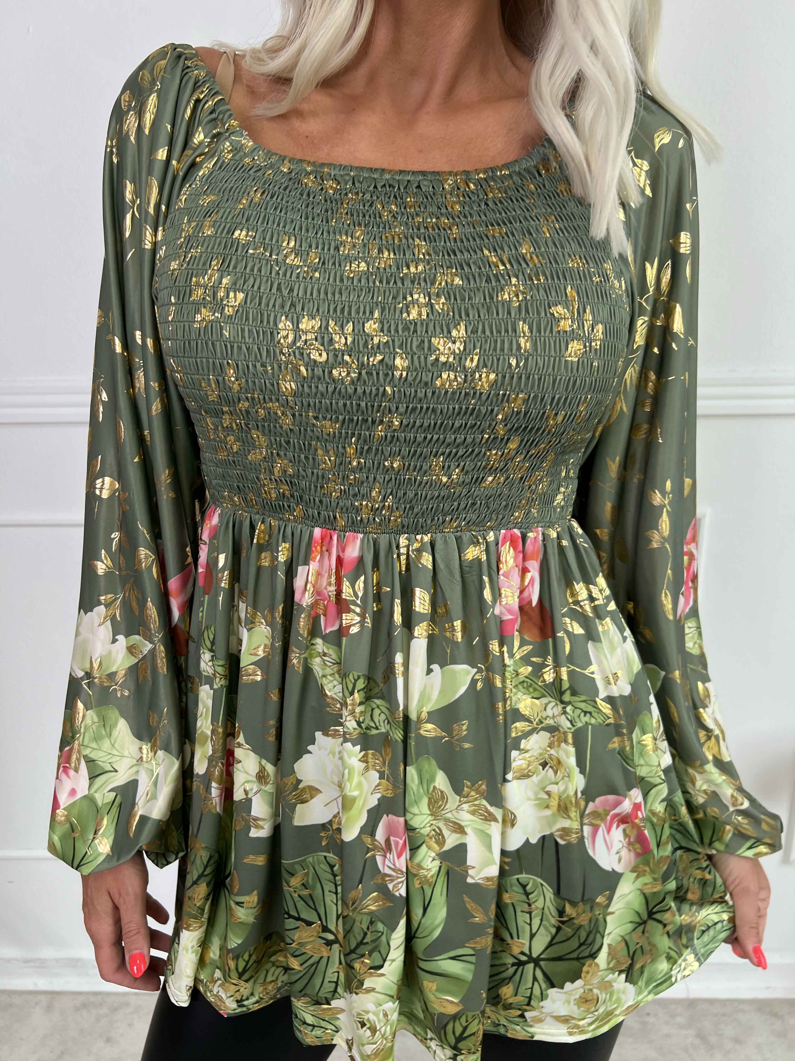 Elna Water Lily Shirt L/S - Elastisk bluse med blomsterprint og smock over brystet