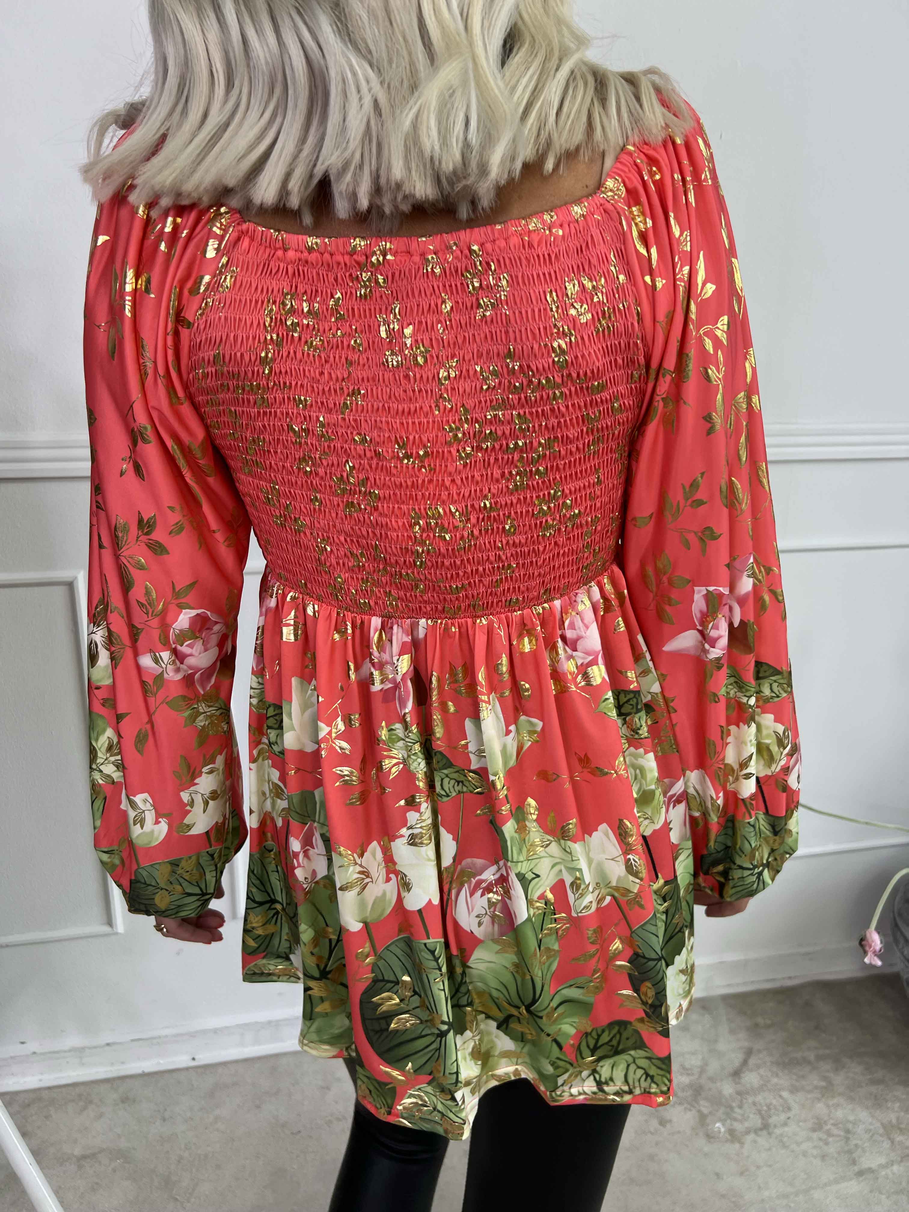 Elna Water Lily Shirt L/S - Elastisk bluse med blomsterprint og smock over brystet