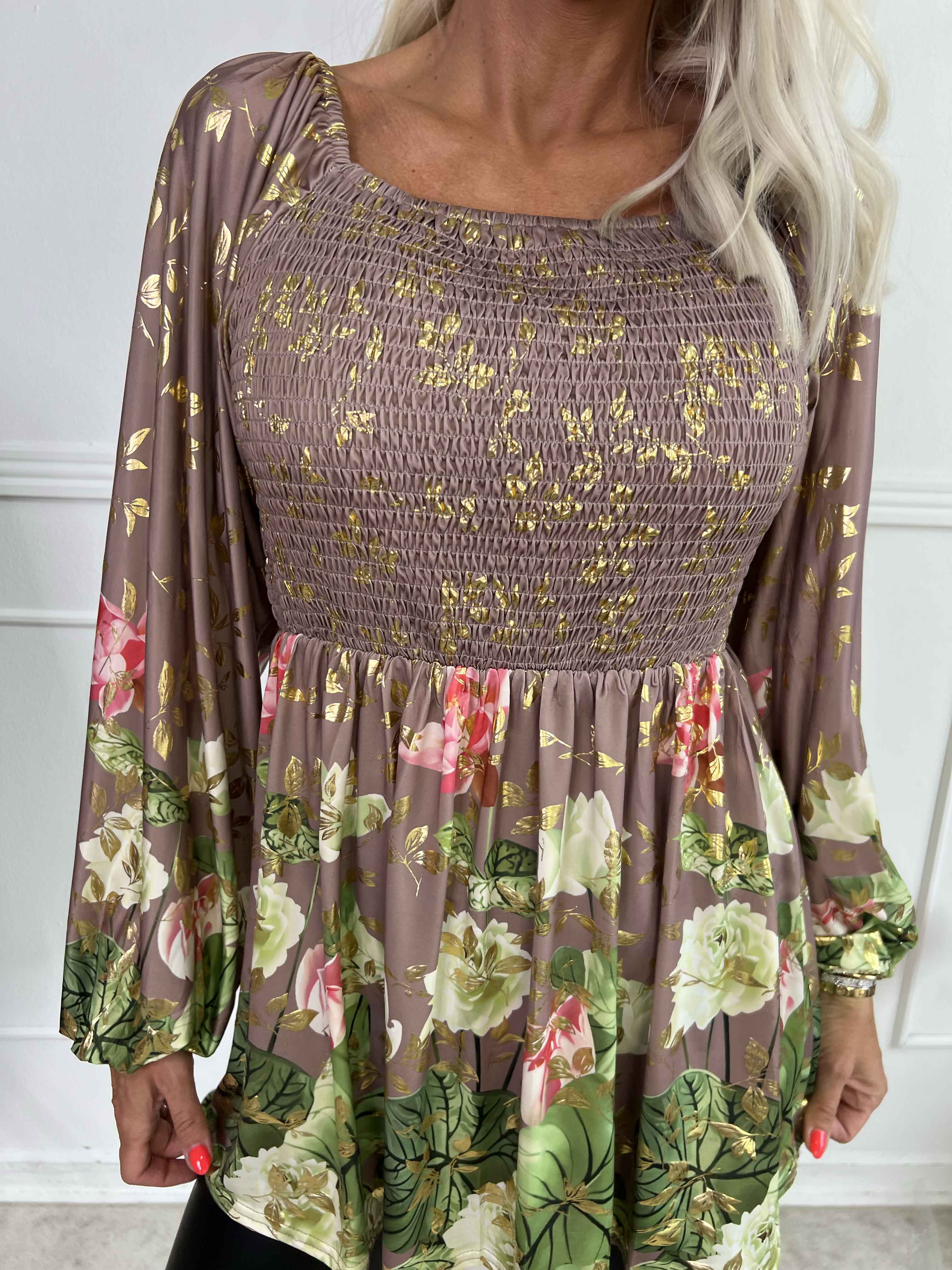 Elna Water Lily Shirt L/S - Elastisk bluse med blomsterprint og smock over brystet