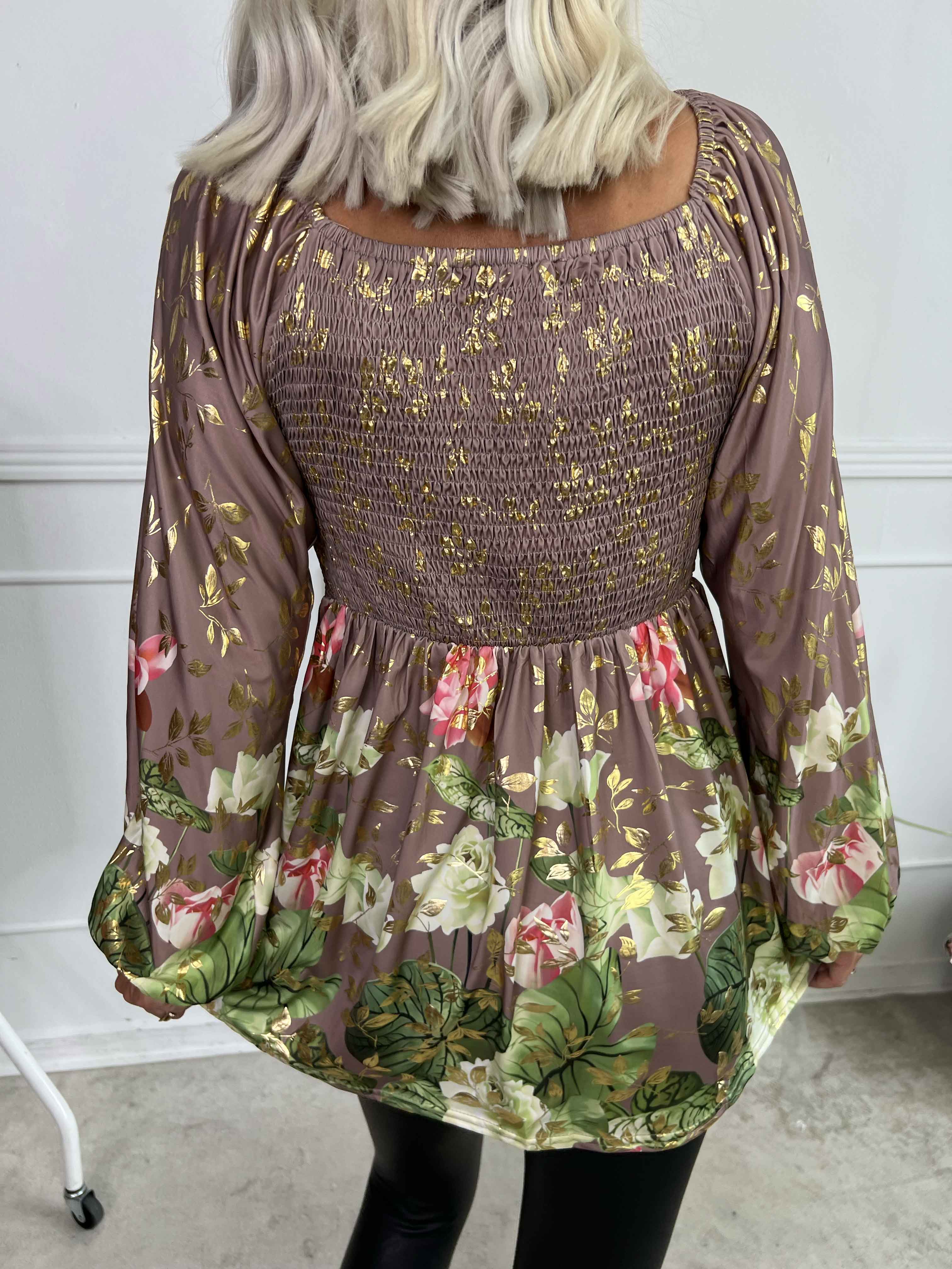 Elna Water Lily Shirt L/S - Elastisk bluse med blomsterprint og smock over brystet