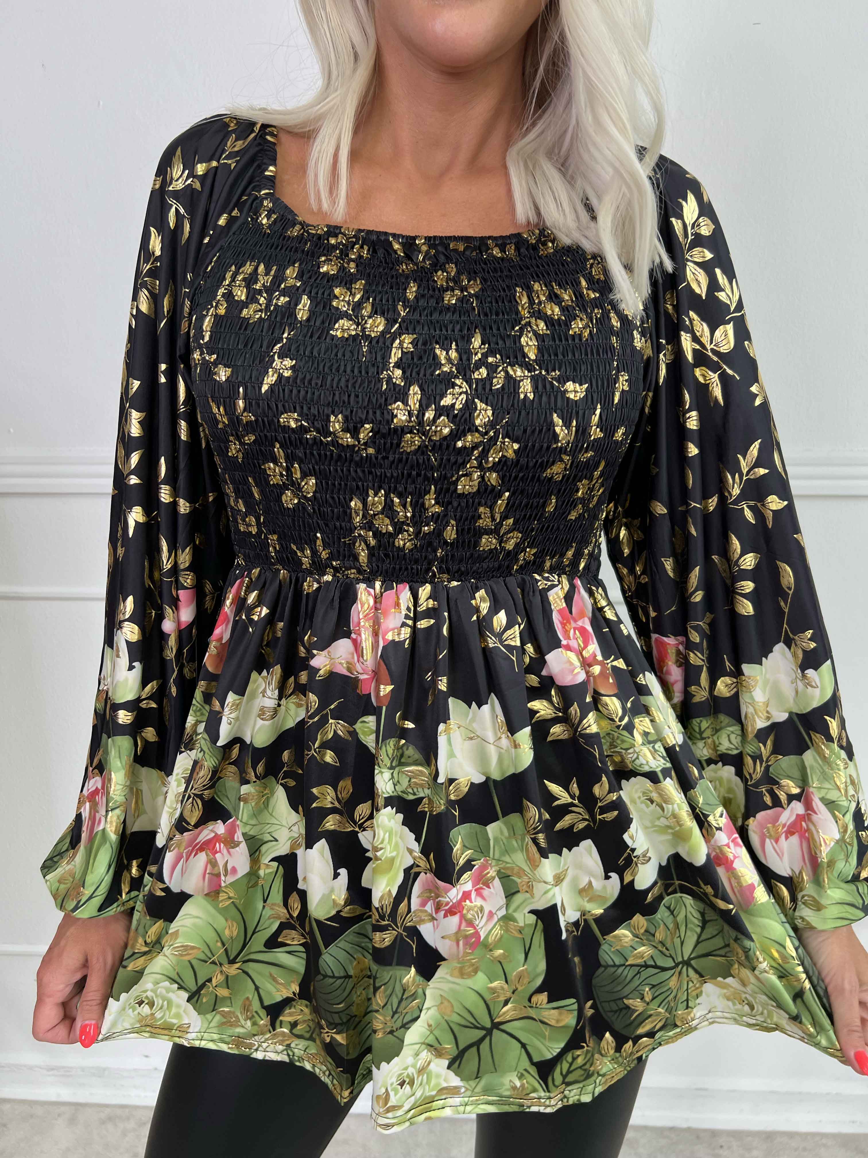 Elna Water Lily Shirt L/S - Elastisk bluse med blomsterprint og smock over brystet
