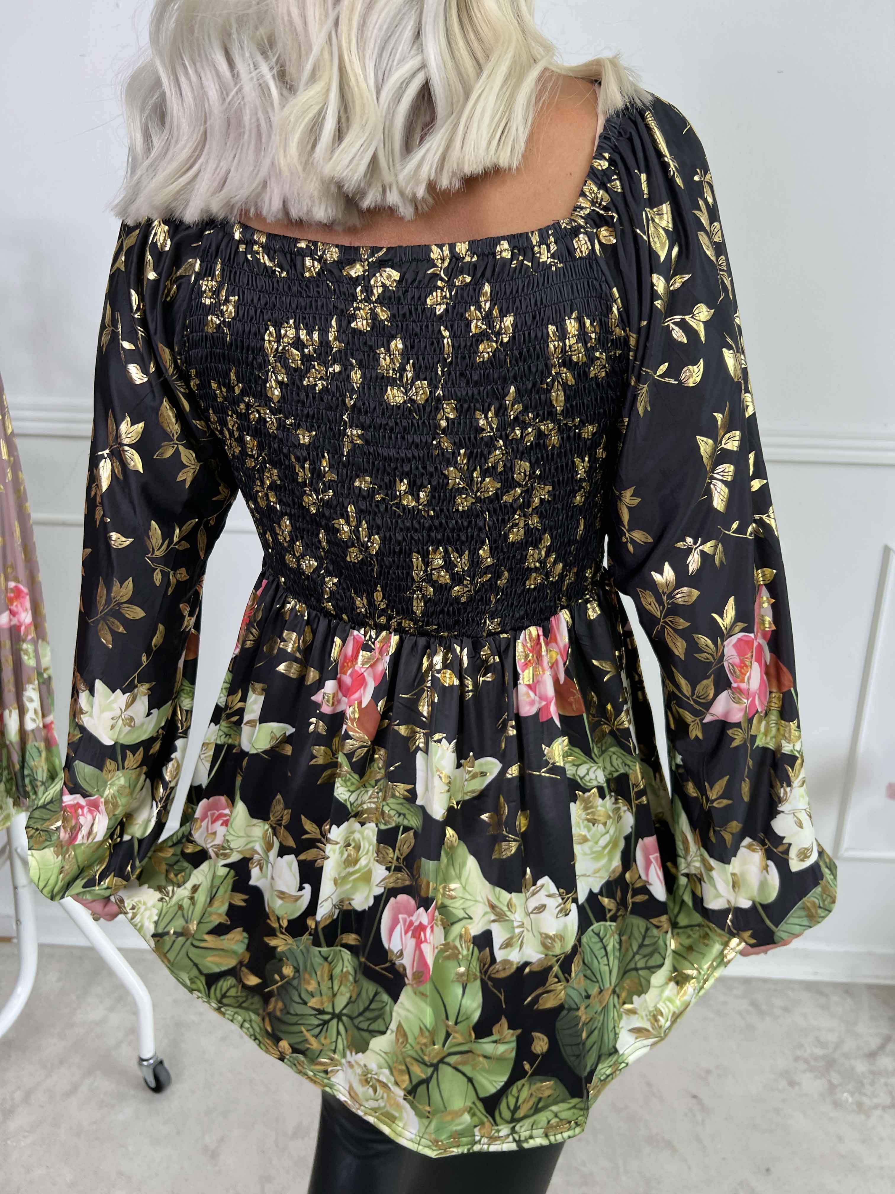 Elna Water Lily Shirt L/S - Elastisk bluse med blomsterprint og smock over brystet