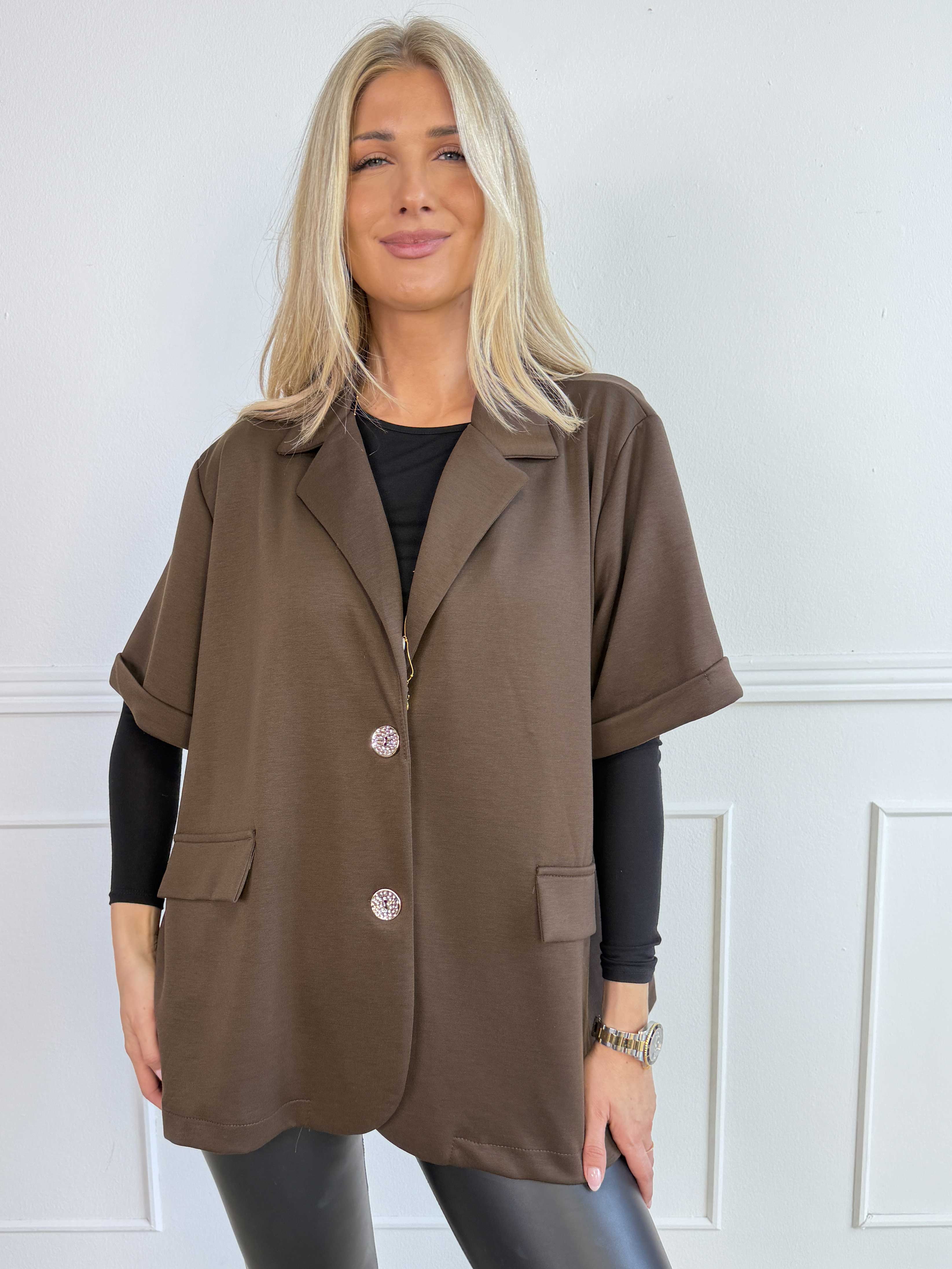 Elodie - Blød og behagelig blazer med korte ærmer og guldfarvede knapper