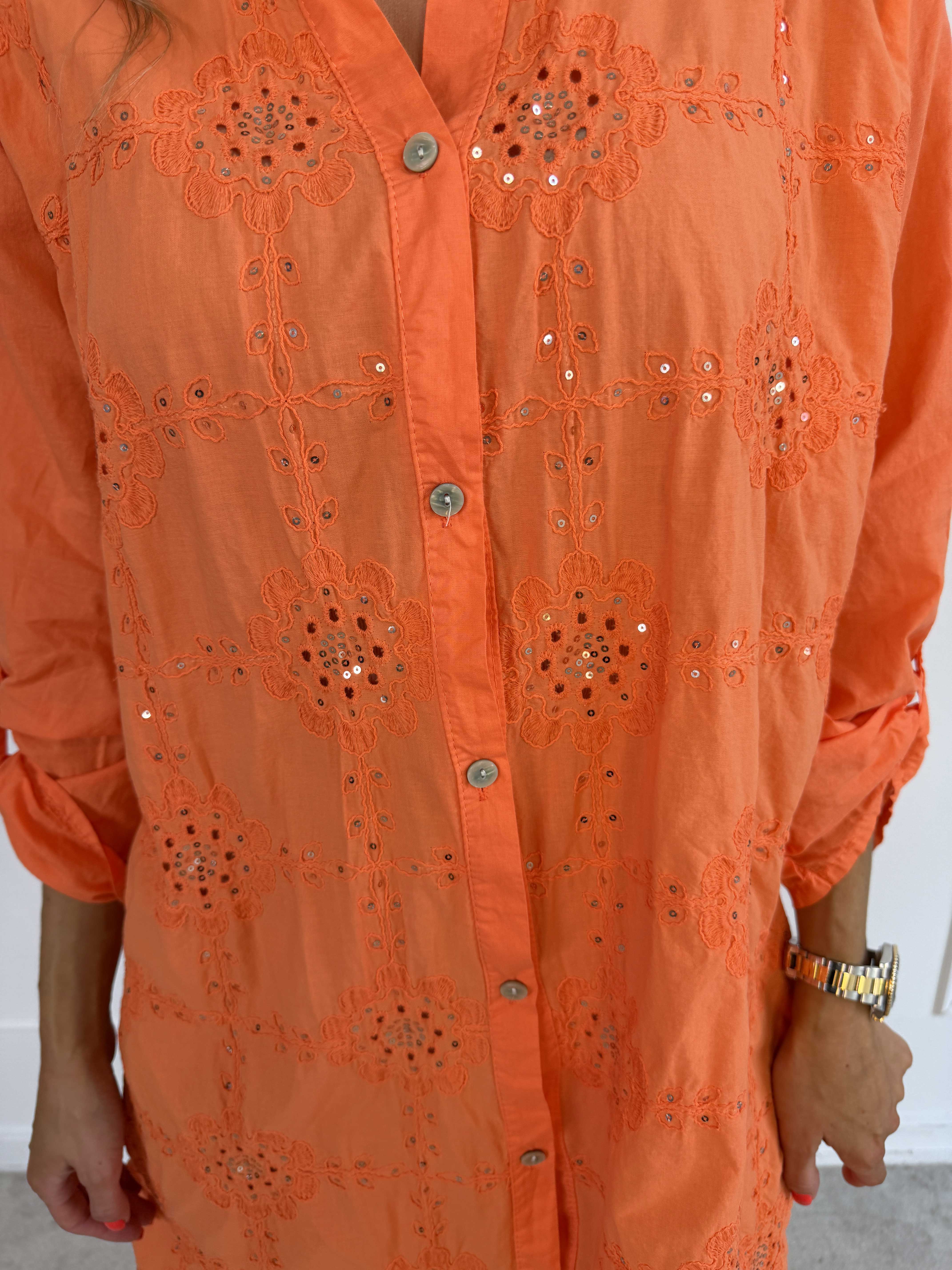 Emerson - Skjortekjole i bomuld med broderet mønster og pailletter