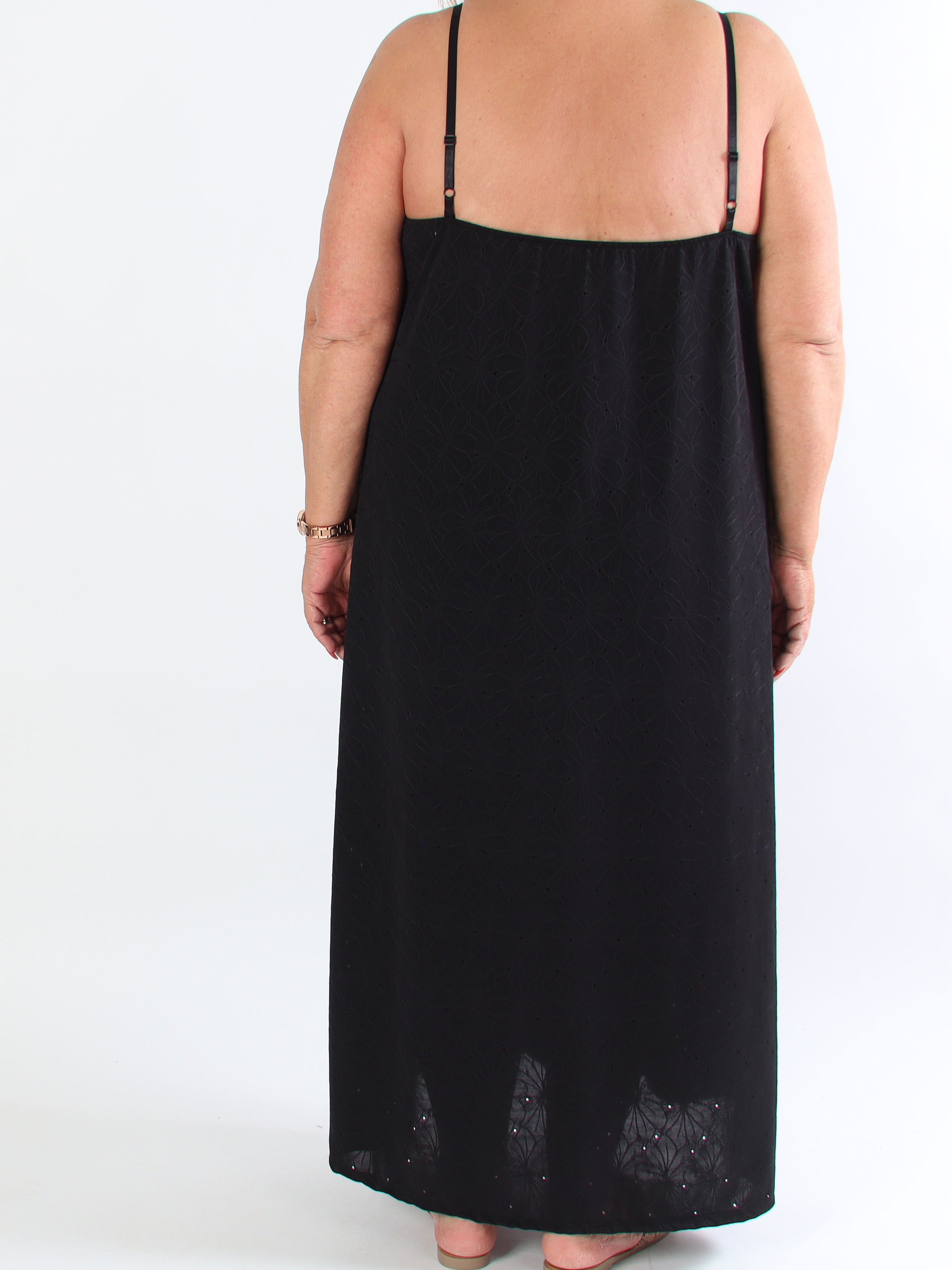 Emilie - Plus size kjole i blødt stof med broderie anglaise