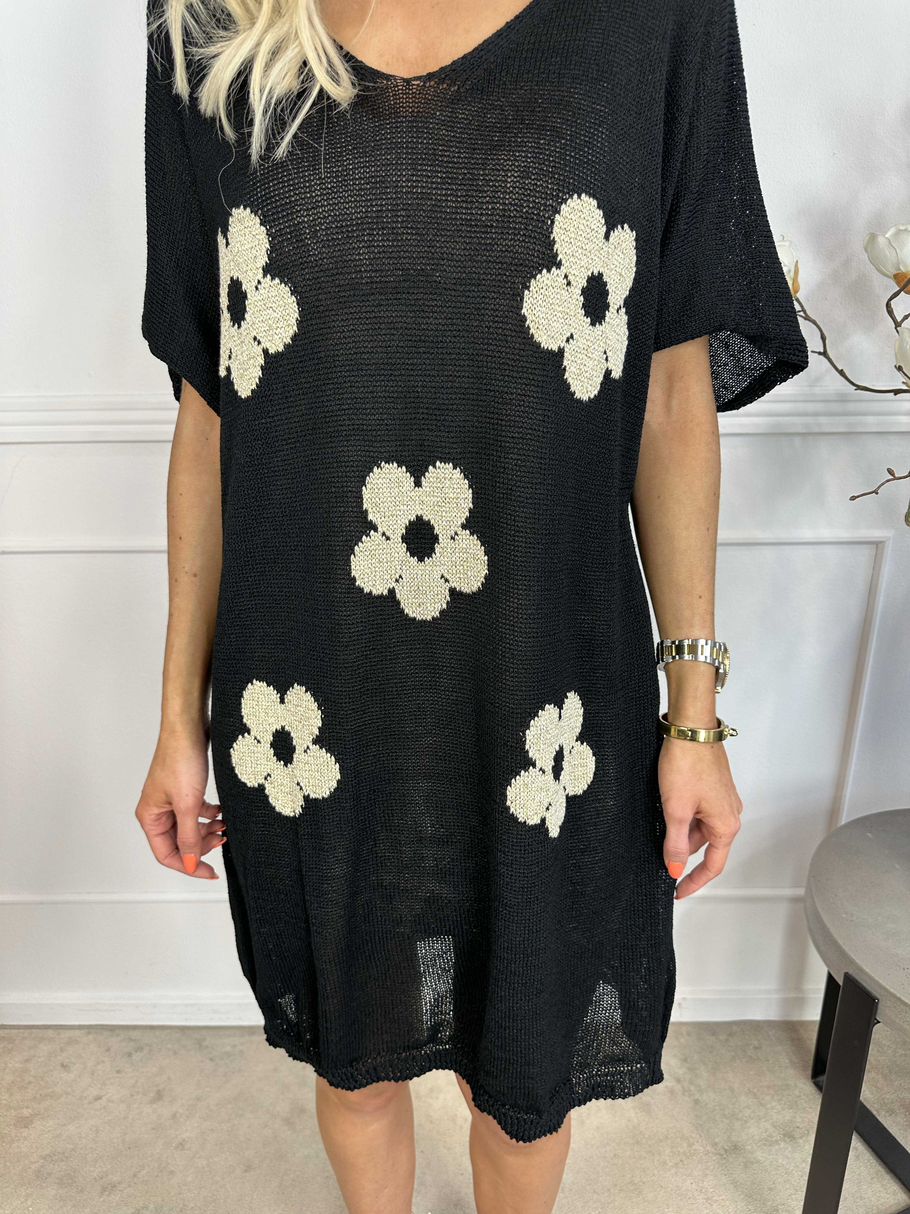 Emine - Sød kortærmet strikkjole med blomster og glimmertråde