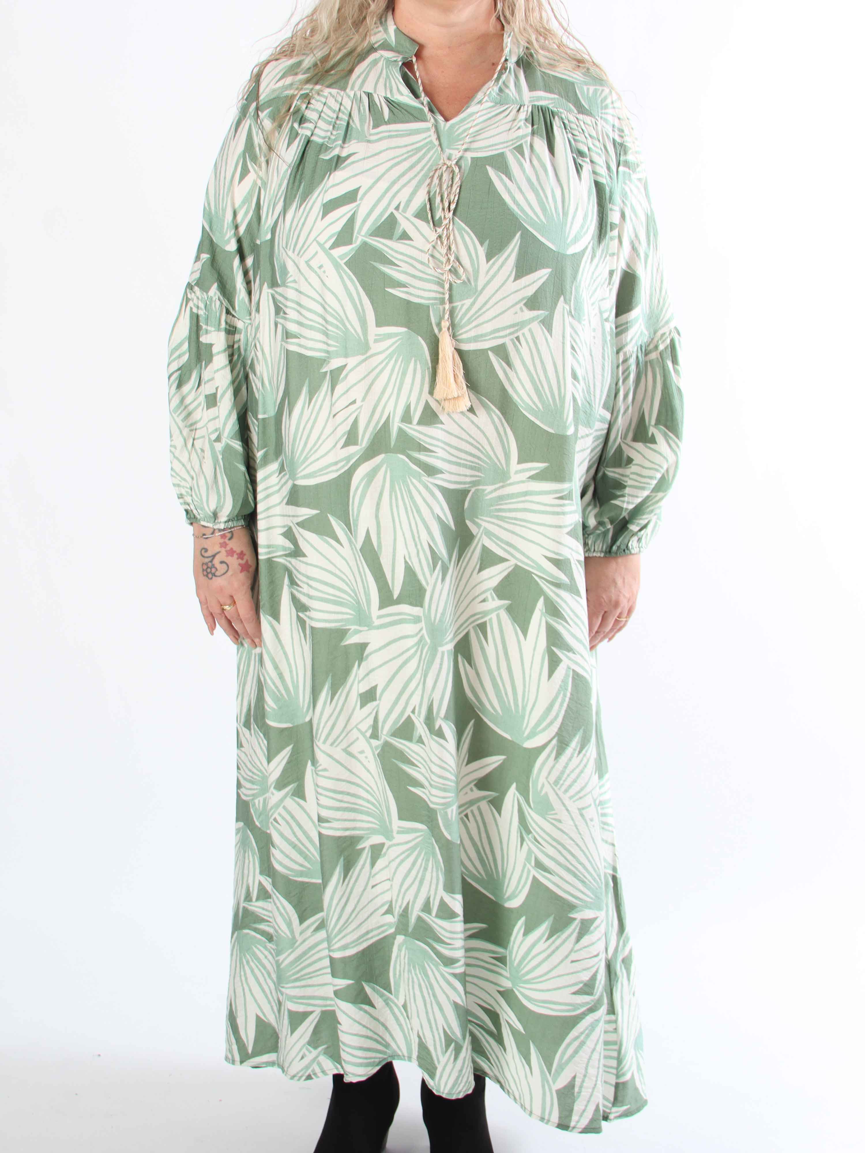 Emma - Sød lang boho viskosekjole i plus size