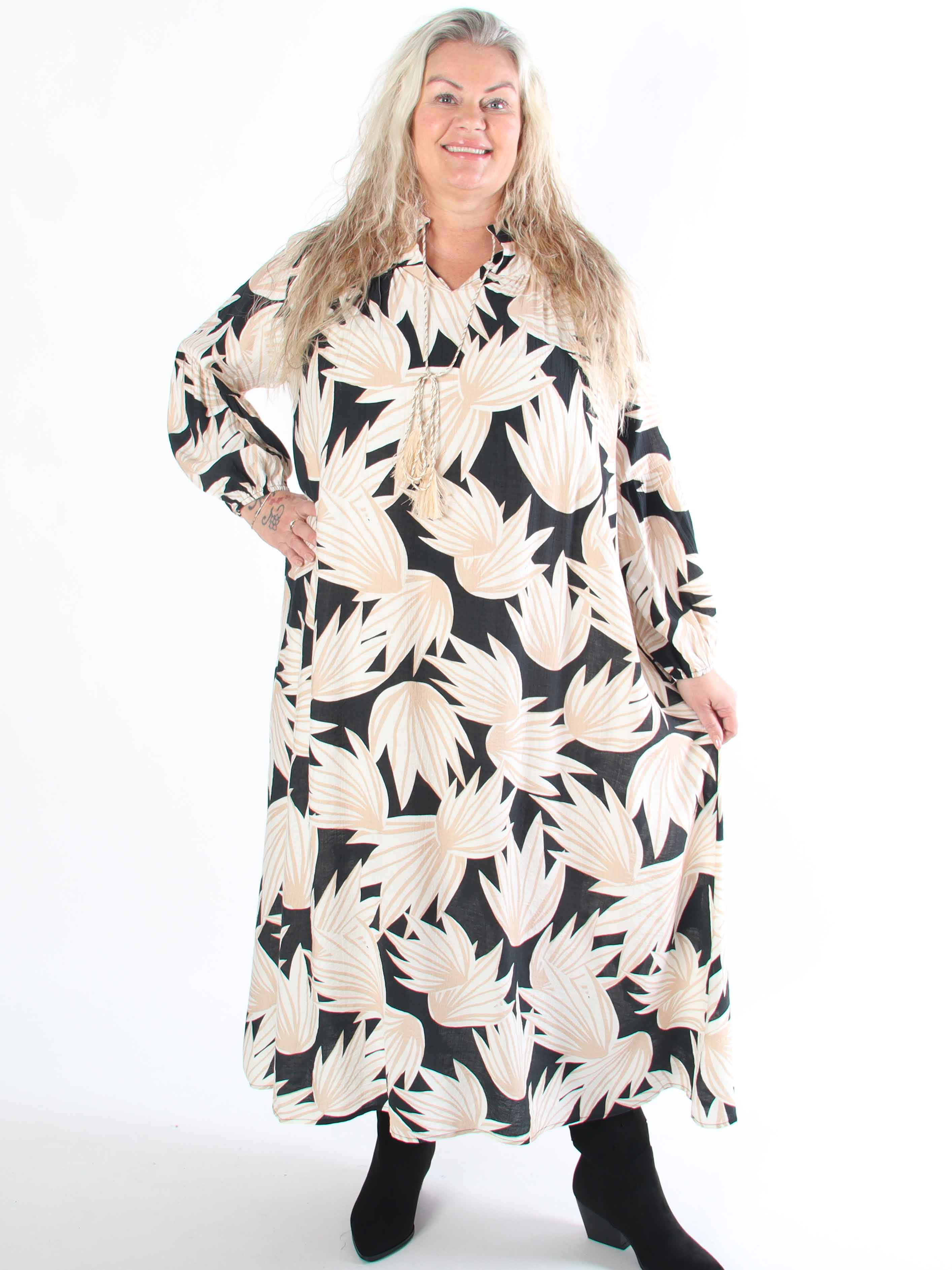 Emma - Sød lang boho viskosekjole i plus size