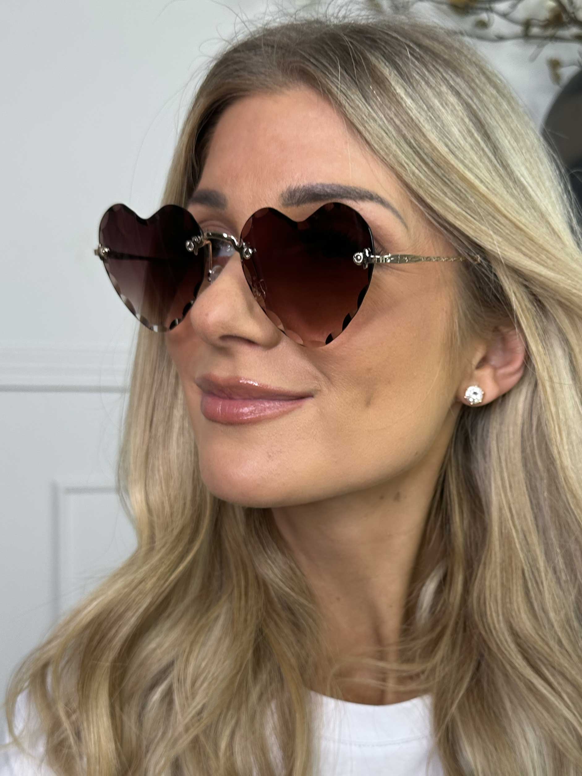 Emmas - Solbriller med hjerteformet farvet glas