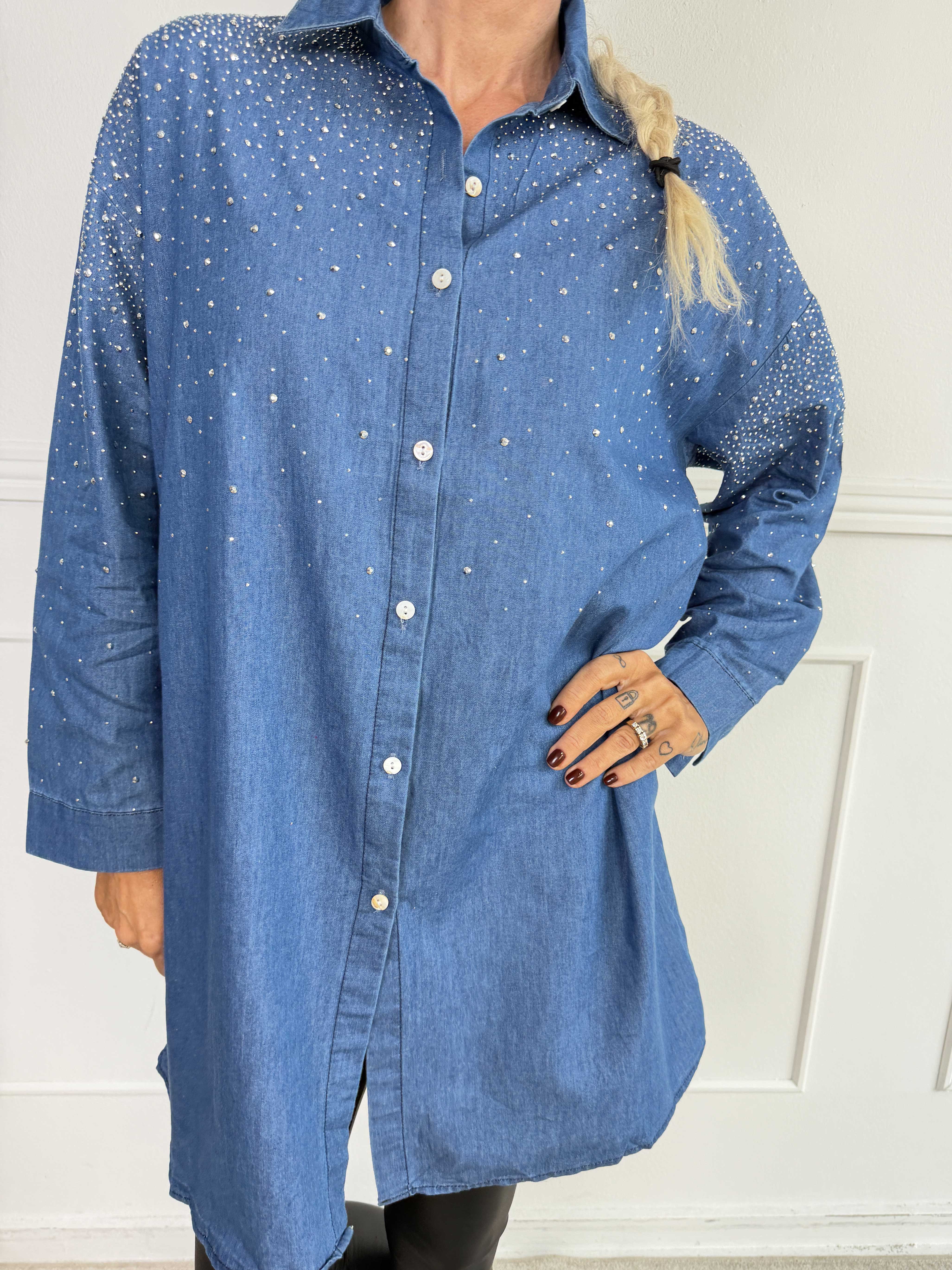 Emmie - Skjortekjole i denimlook med glitrende similisten foroven