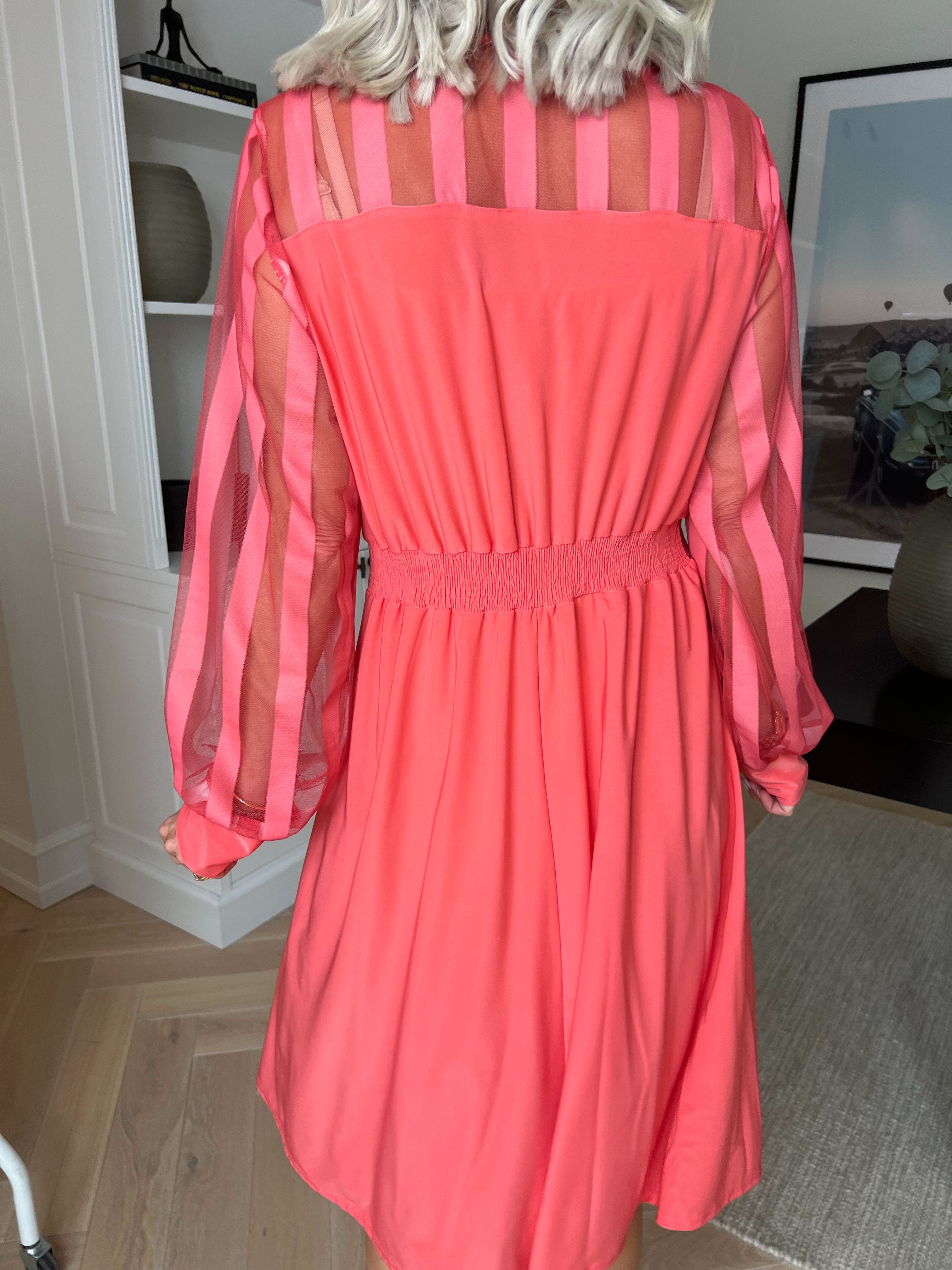 Engel - Kjole med de fineste stribede ærmer i mesh