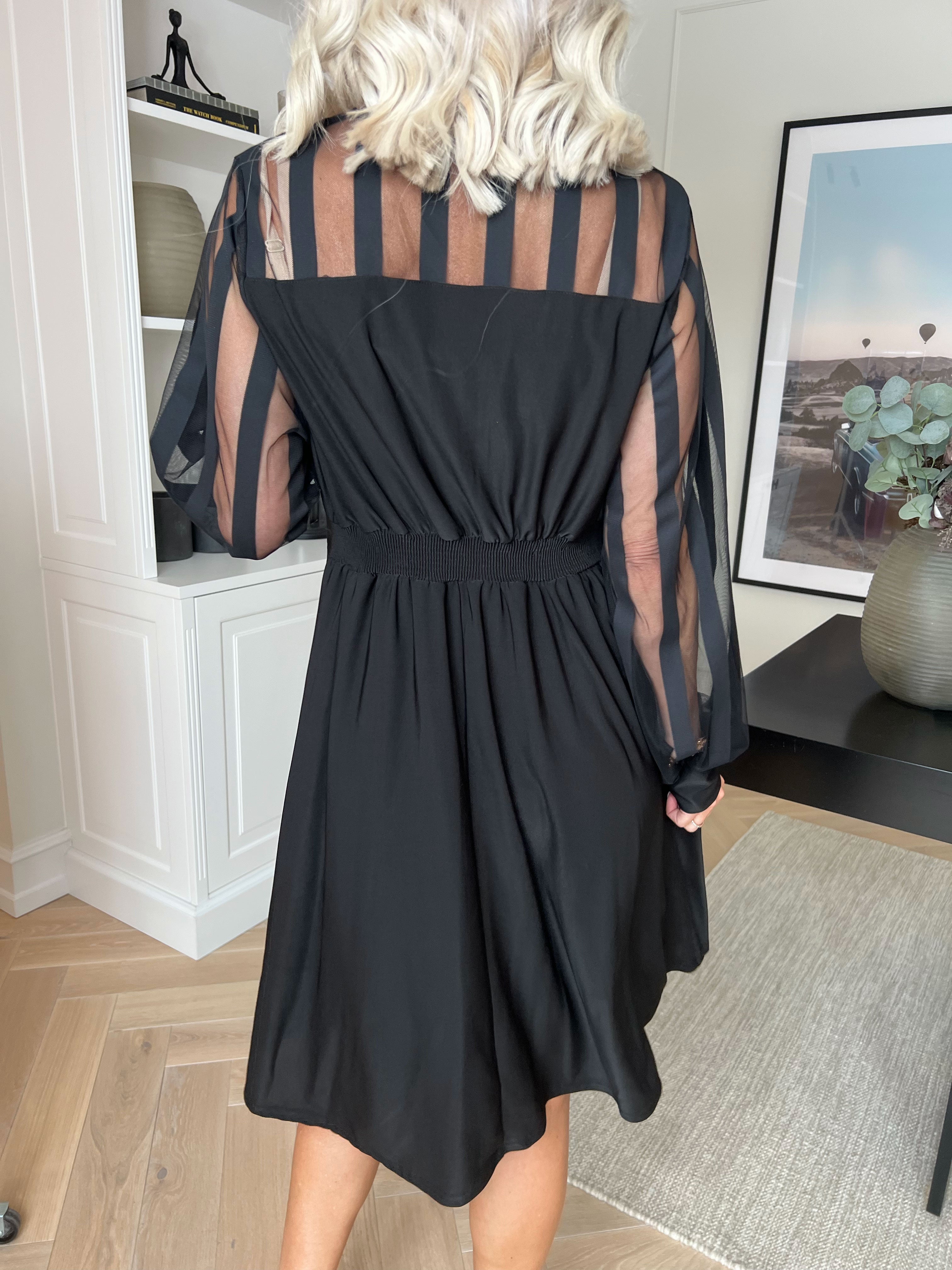 Engel - Kjole med de fineste stribede ærmer i mesh