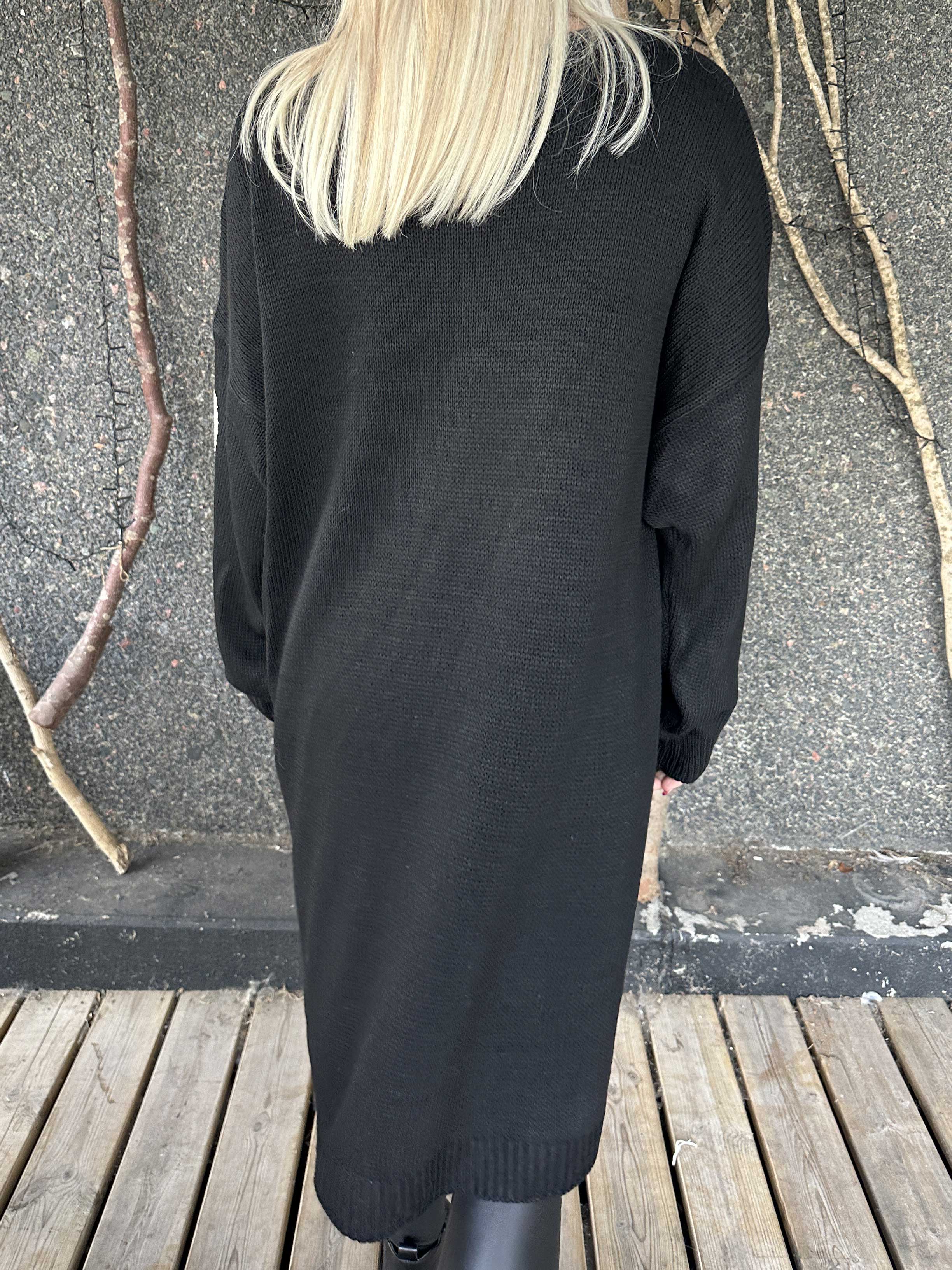 Esly - Strikkjole med hjerter og v-udskæring