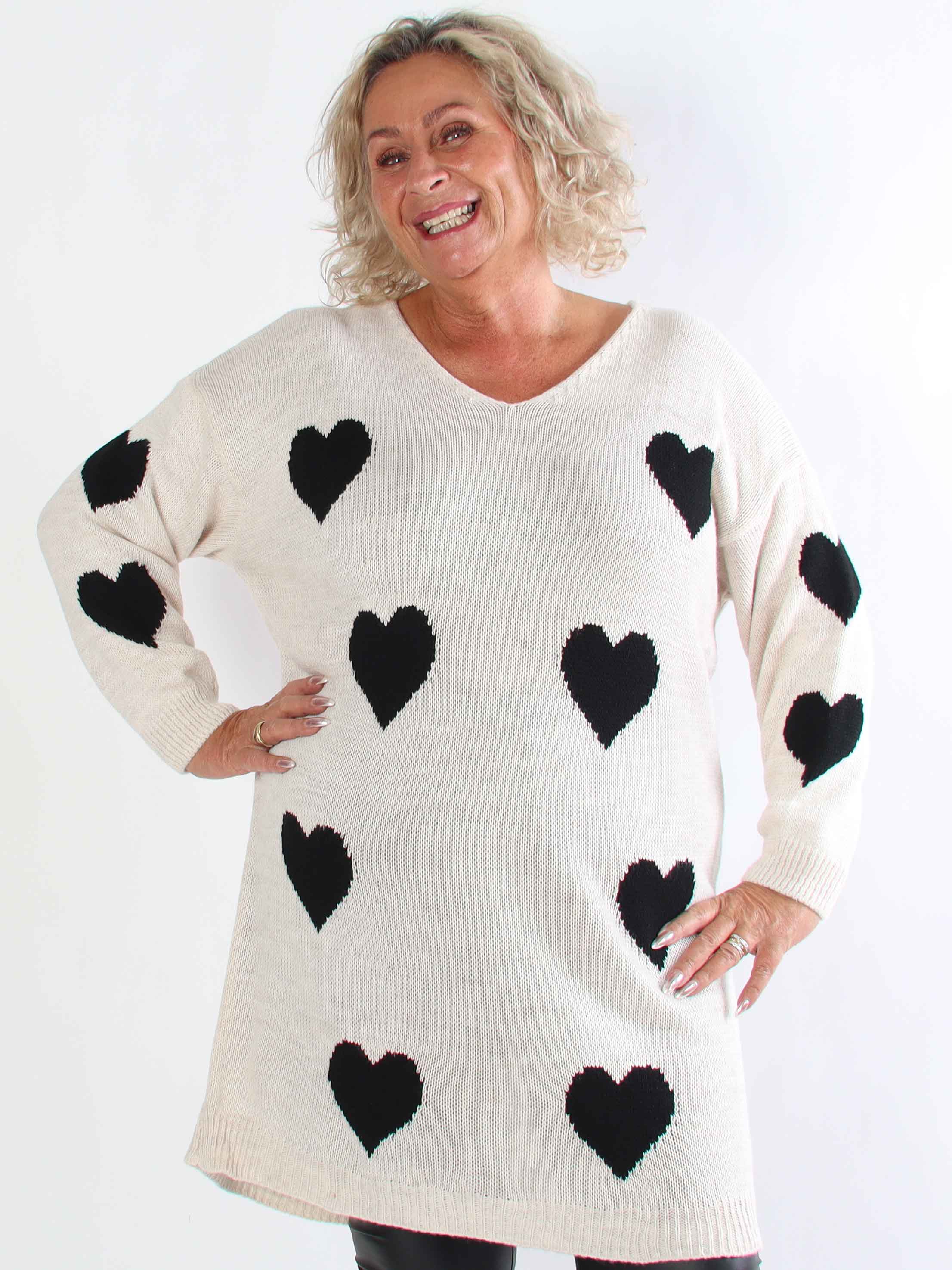 Esly - Plus size strikkjole med hjerter og v-udskæring