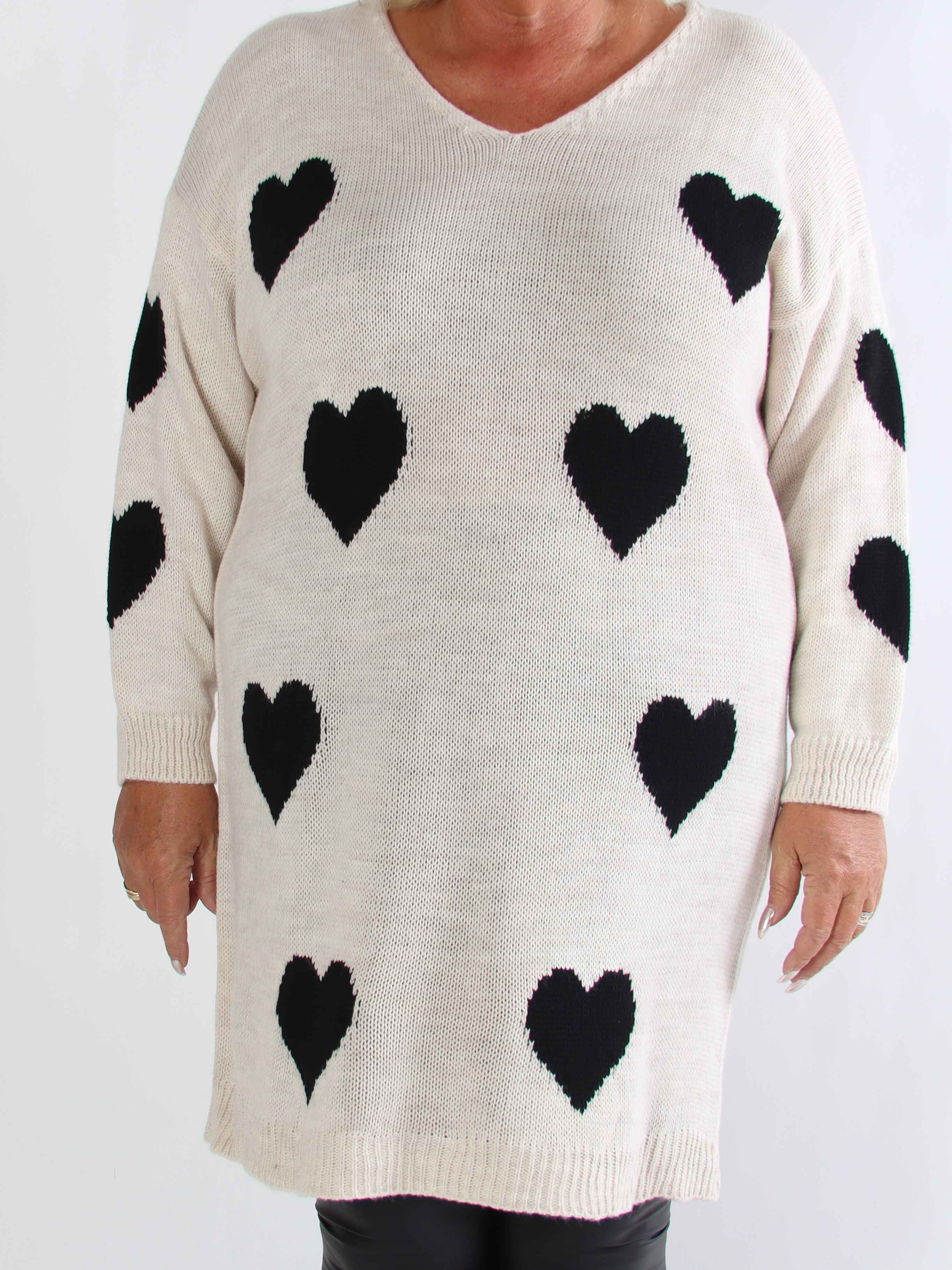Esly - Plus size strikkjole med hjerter og v-udskæring