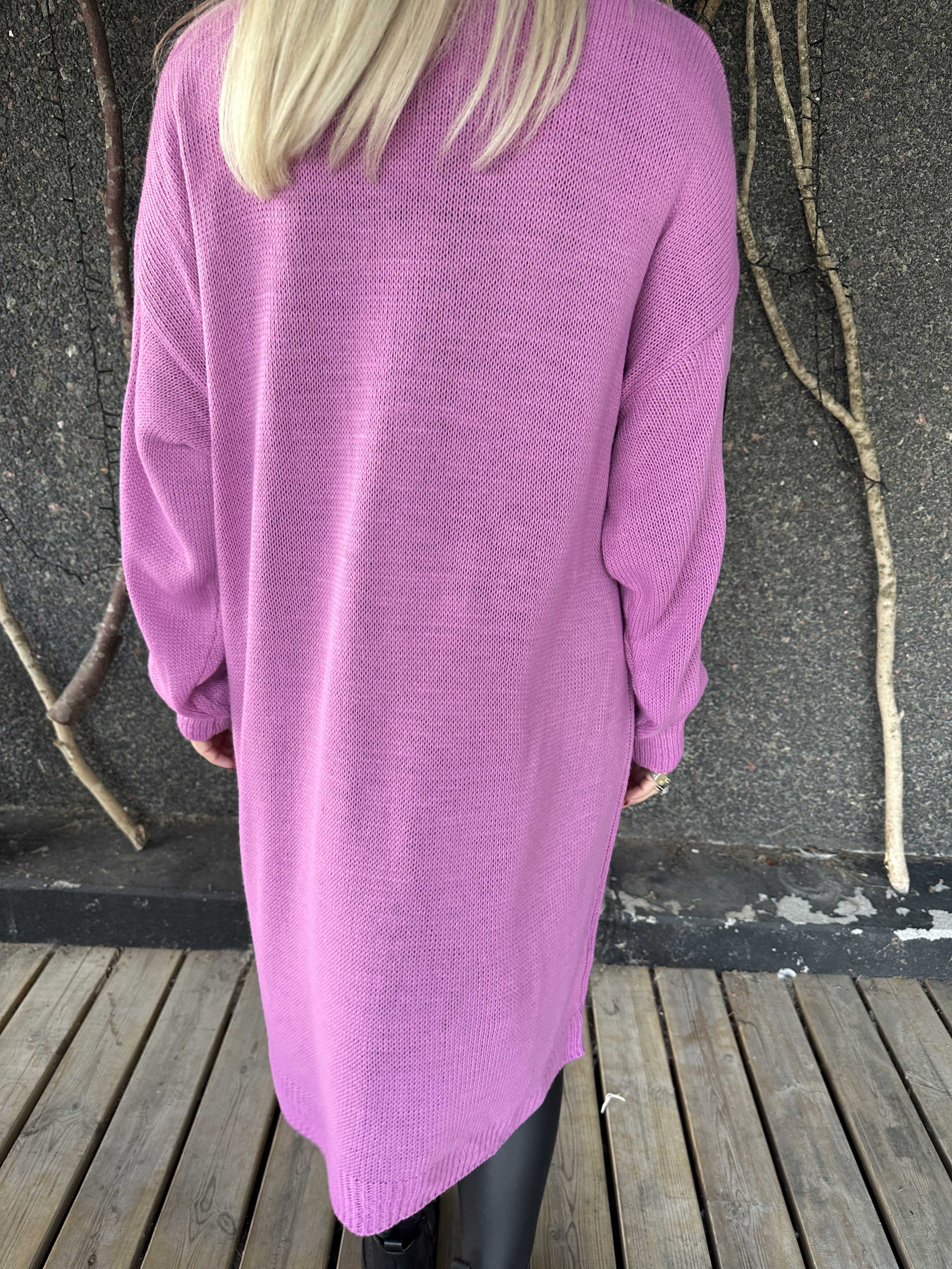 Esly - Strikkjole med hjerter og v-udskæring